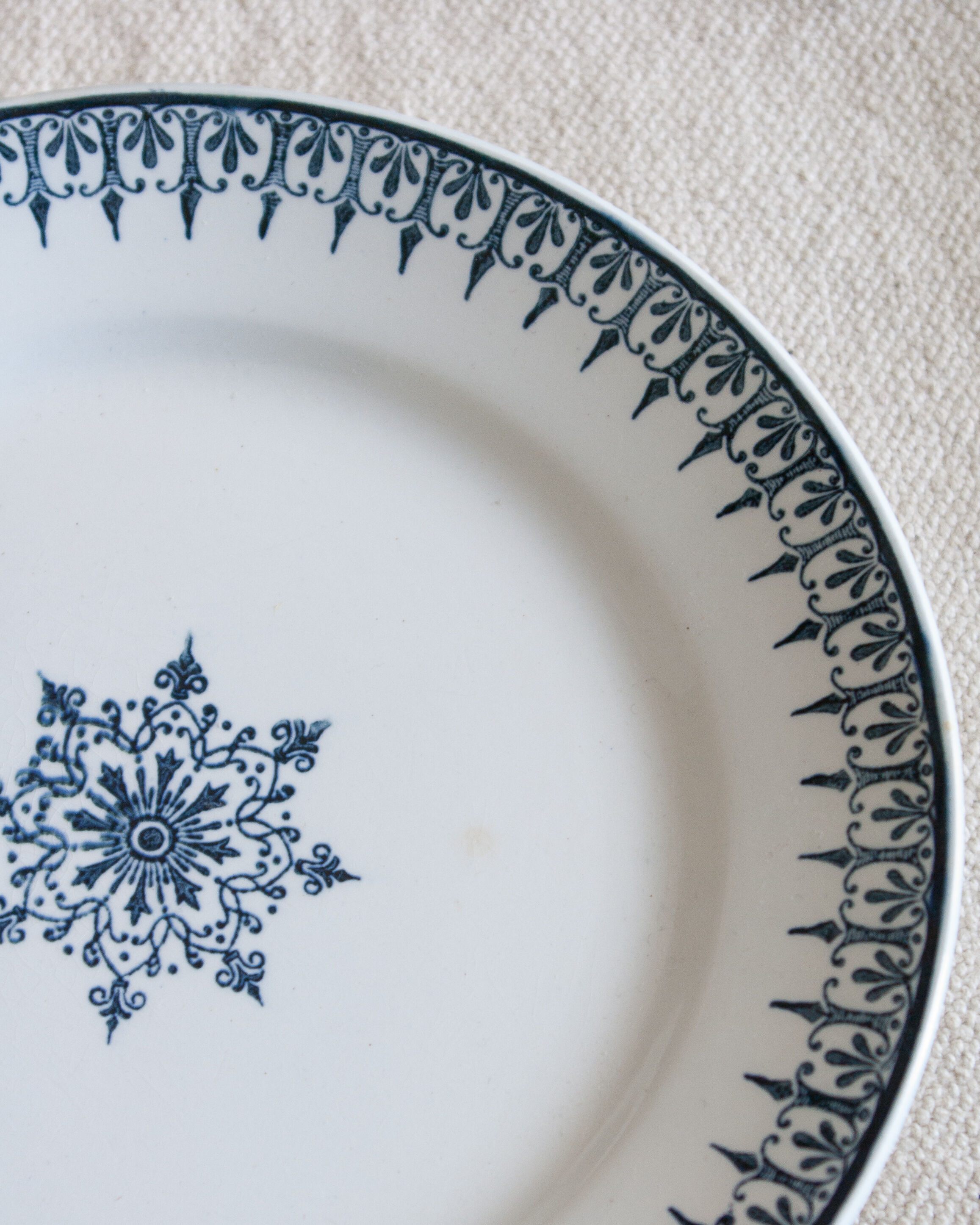 Old dessert plates blue décor, iron earth