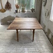 Table de ferme noyer plateau pivotable à allonges