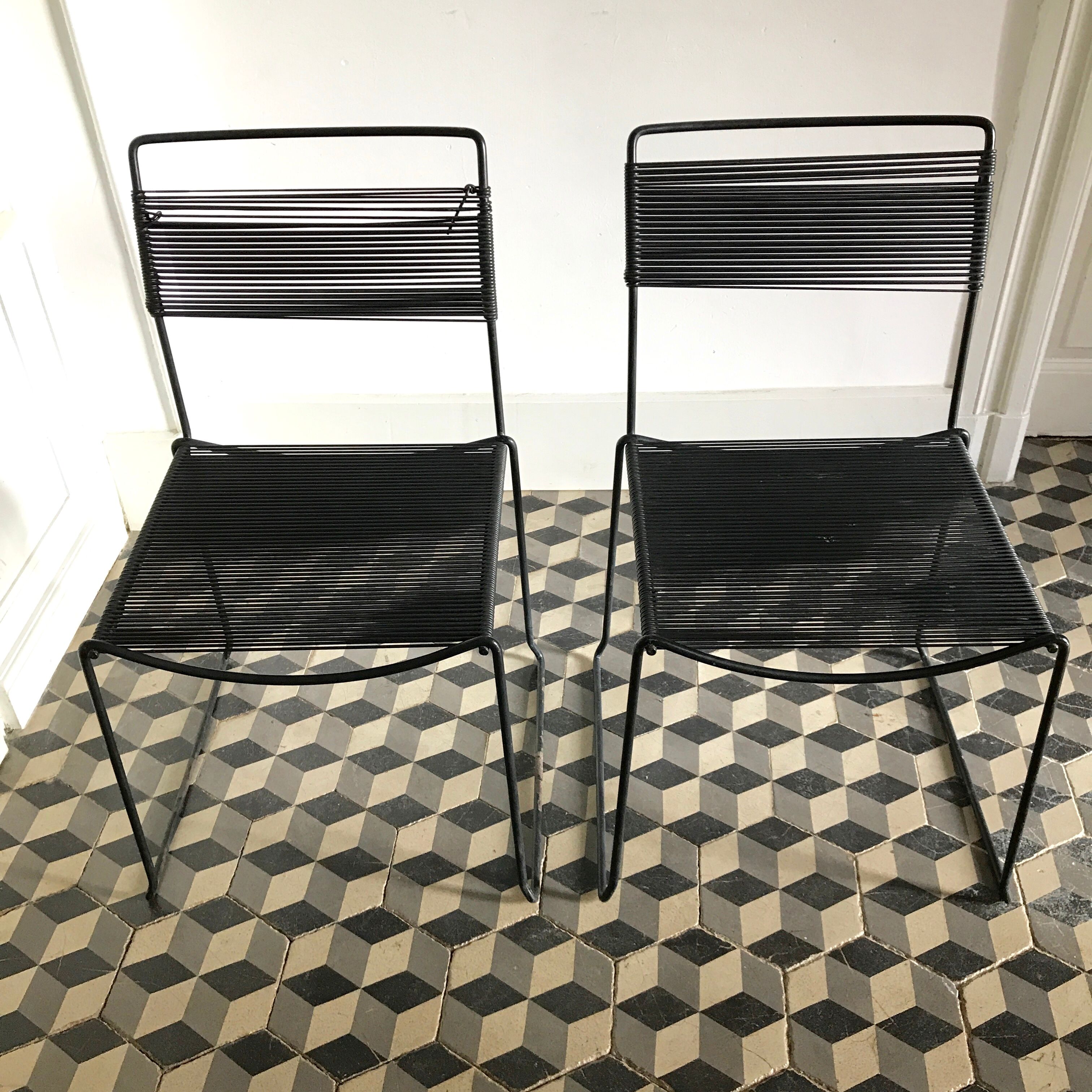 Scoubidou sledge chairs