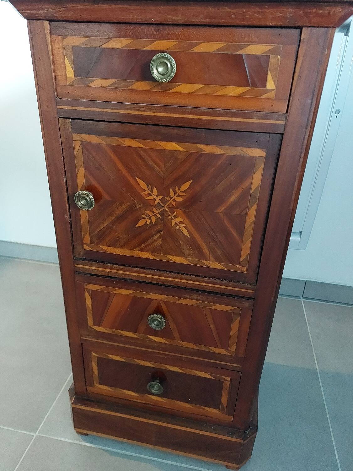 Antique chest of drawers