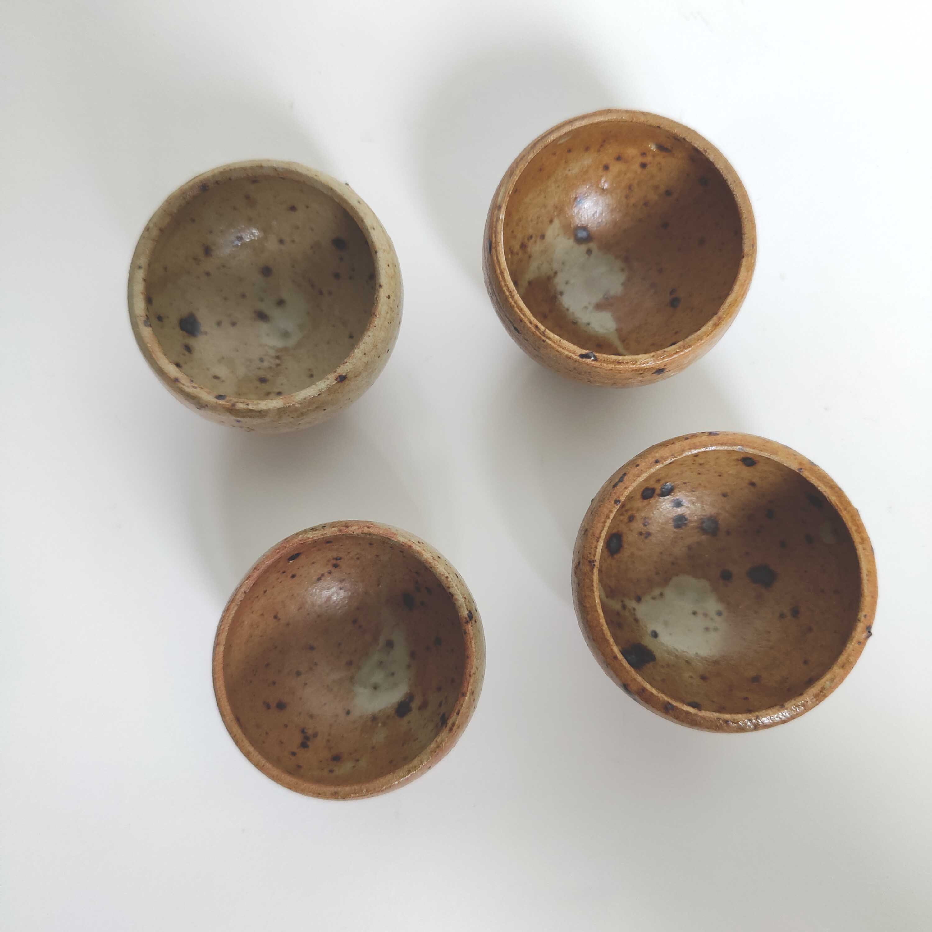 Set of 4 vintage stoneware shells