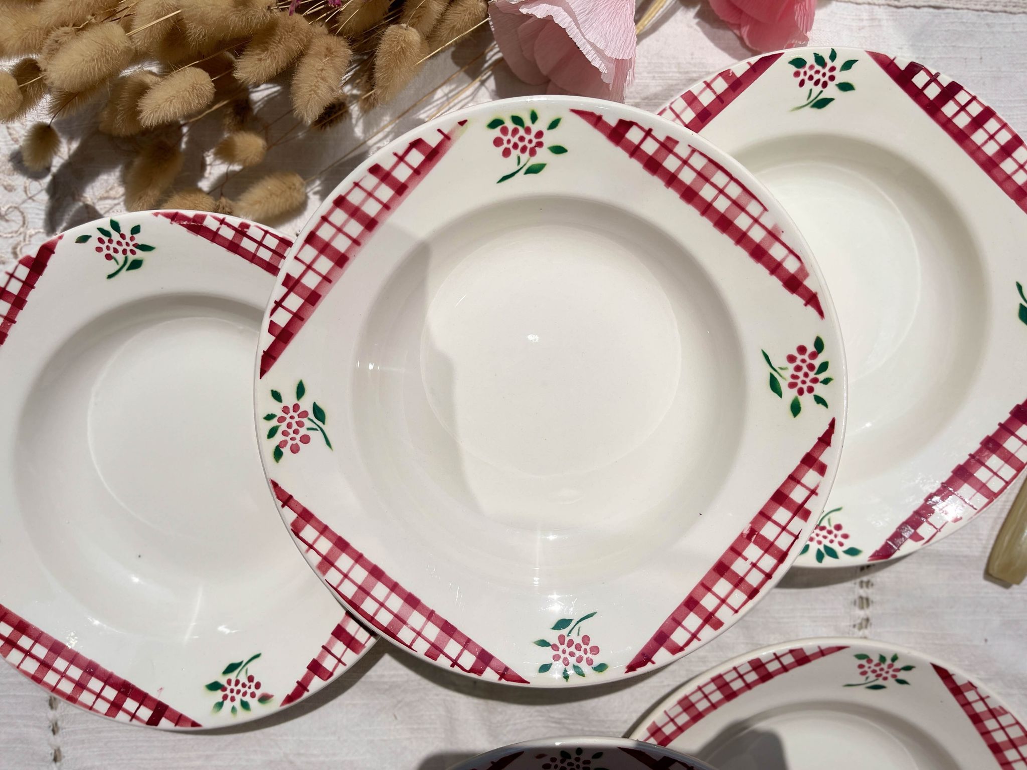6 Digoin Sarreguemines Niger model soup plates with floral pattern and red/white checks
