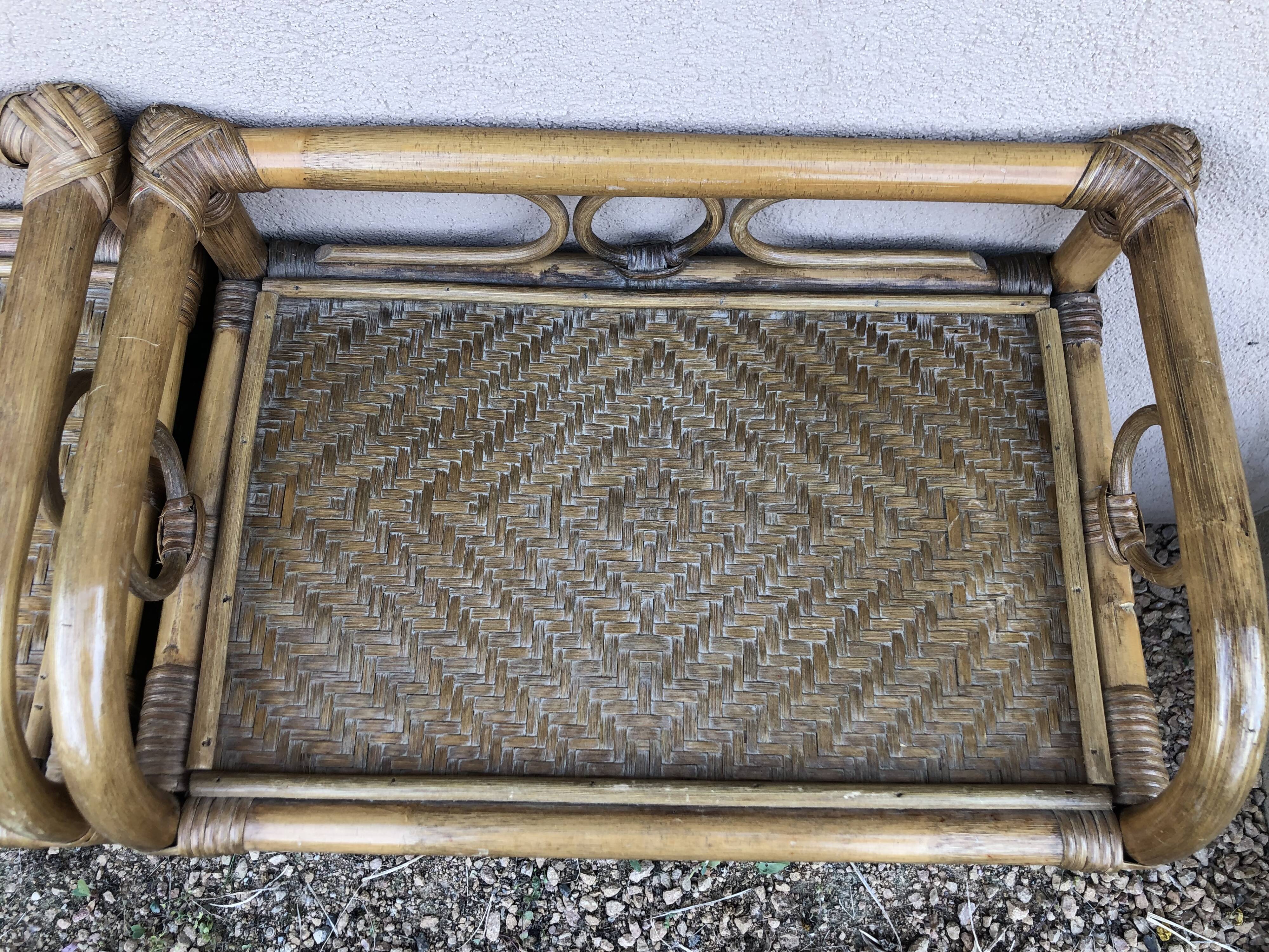 Paire de tables de chevet vintage, à 3 tiroirs, en bambou et rotin