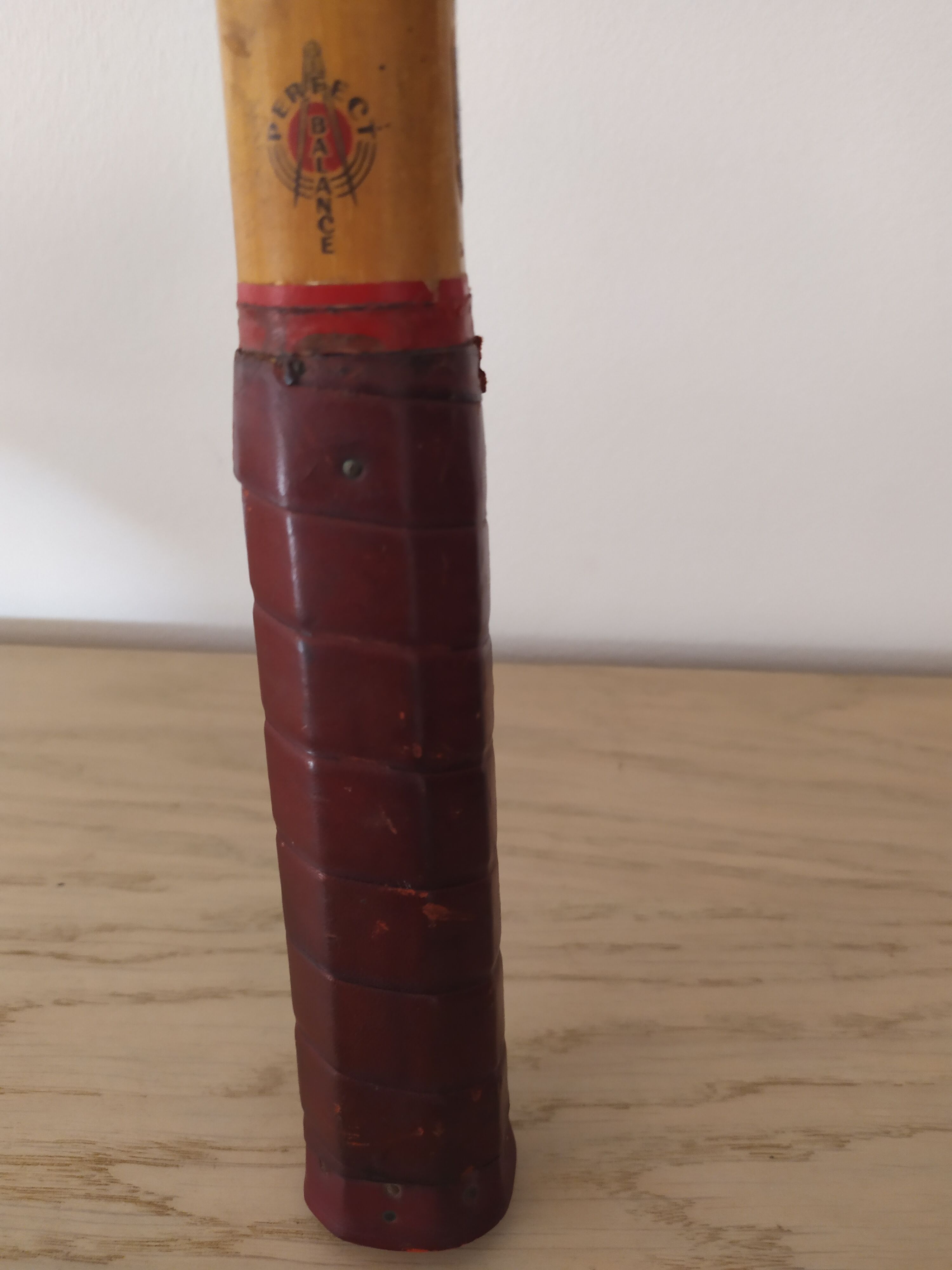 Raquette de tennis vintage avec cadre de maintien