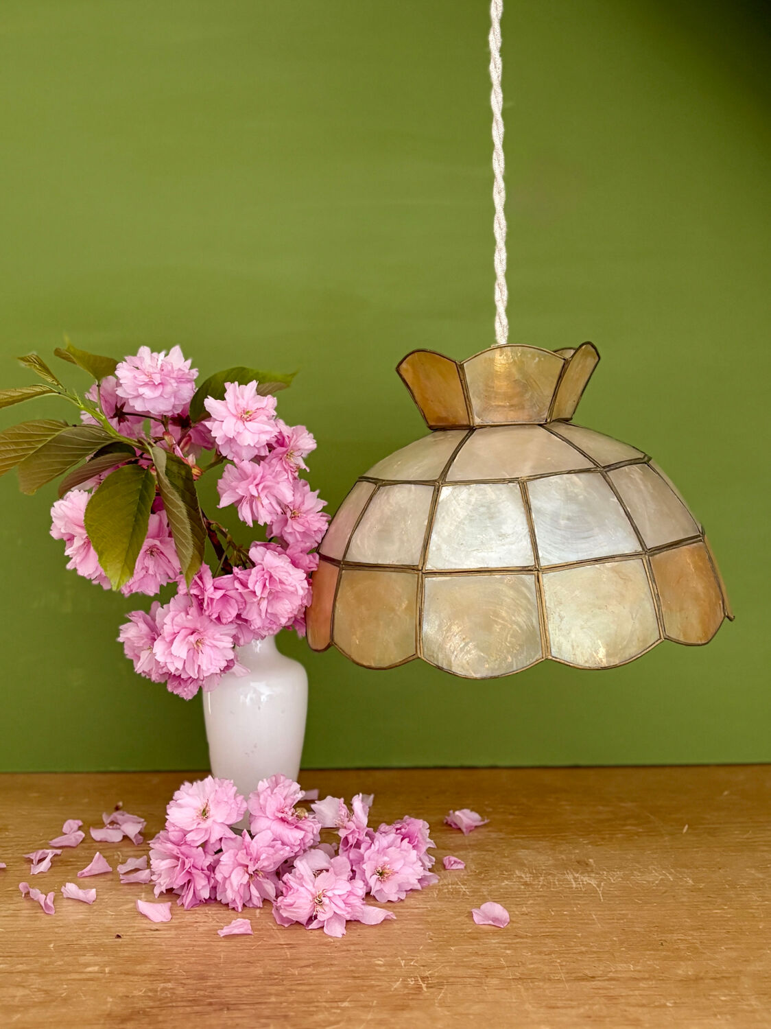 Vintage pearl pendant light