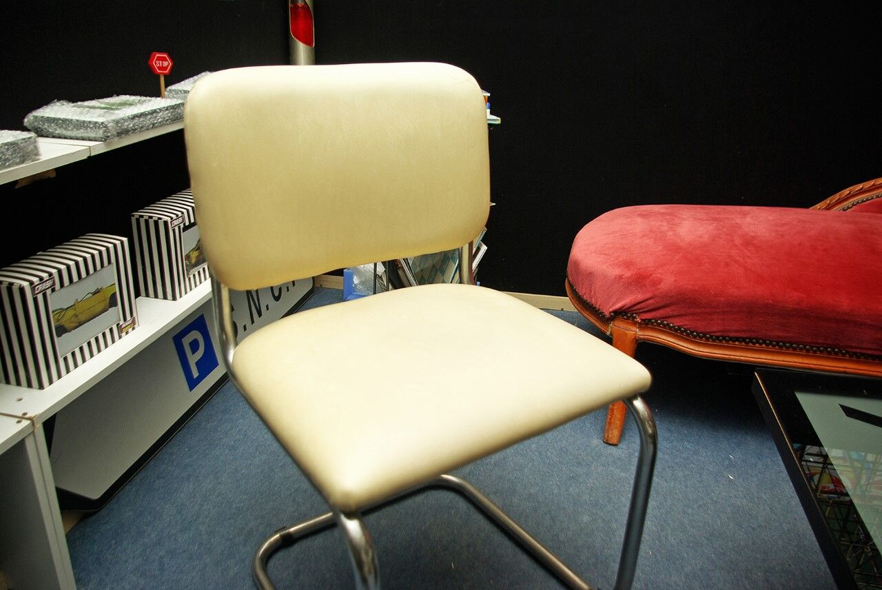 Suite de 6 chaises années 70
