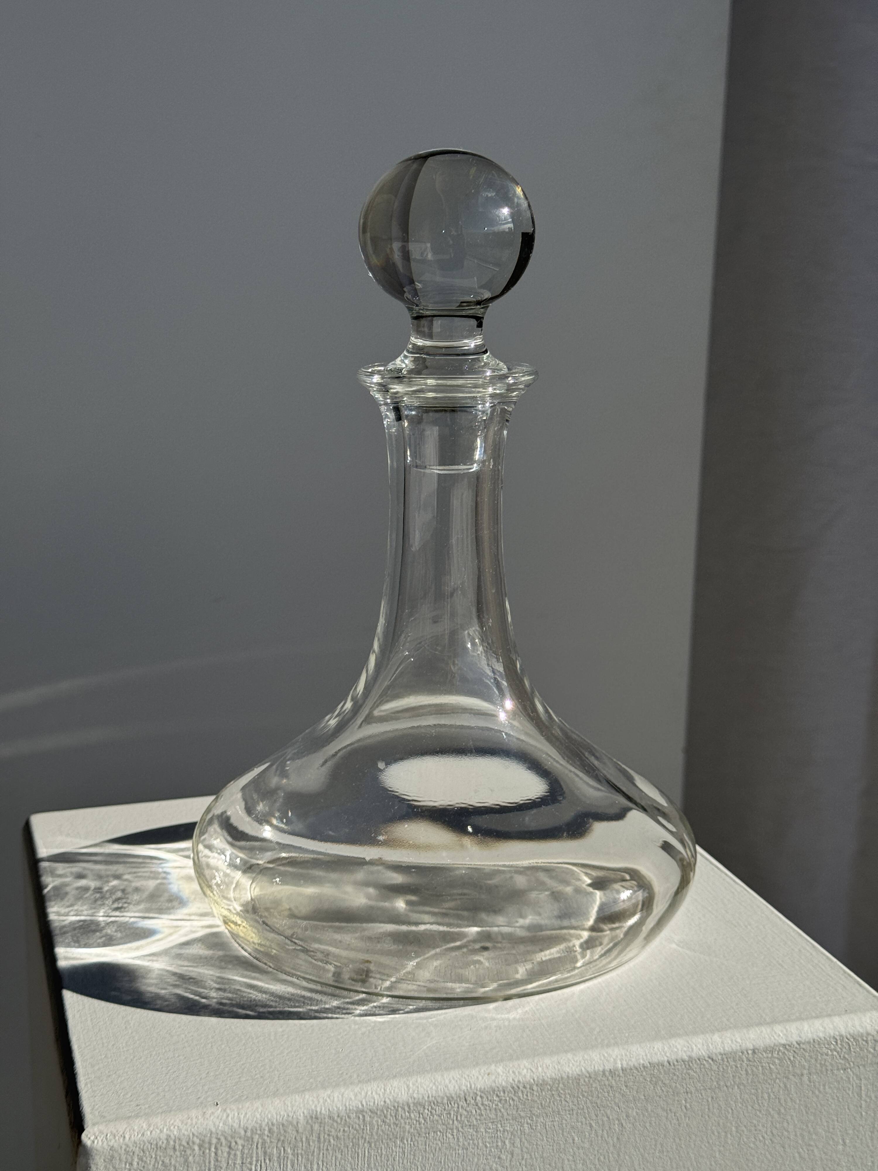 Vintage decanter with round stopper H27