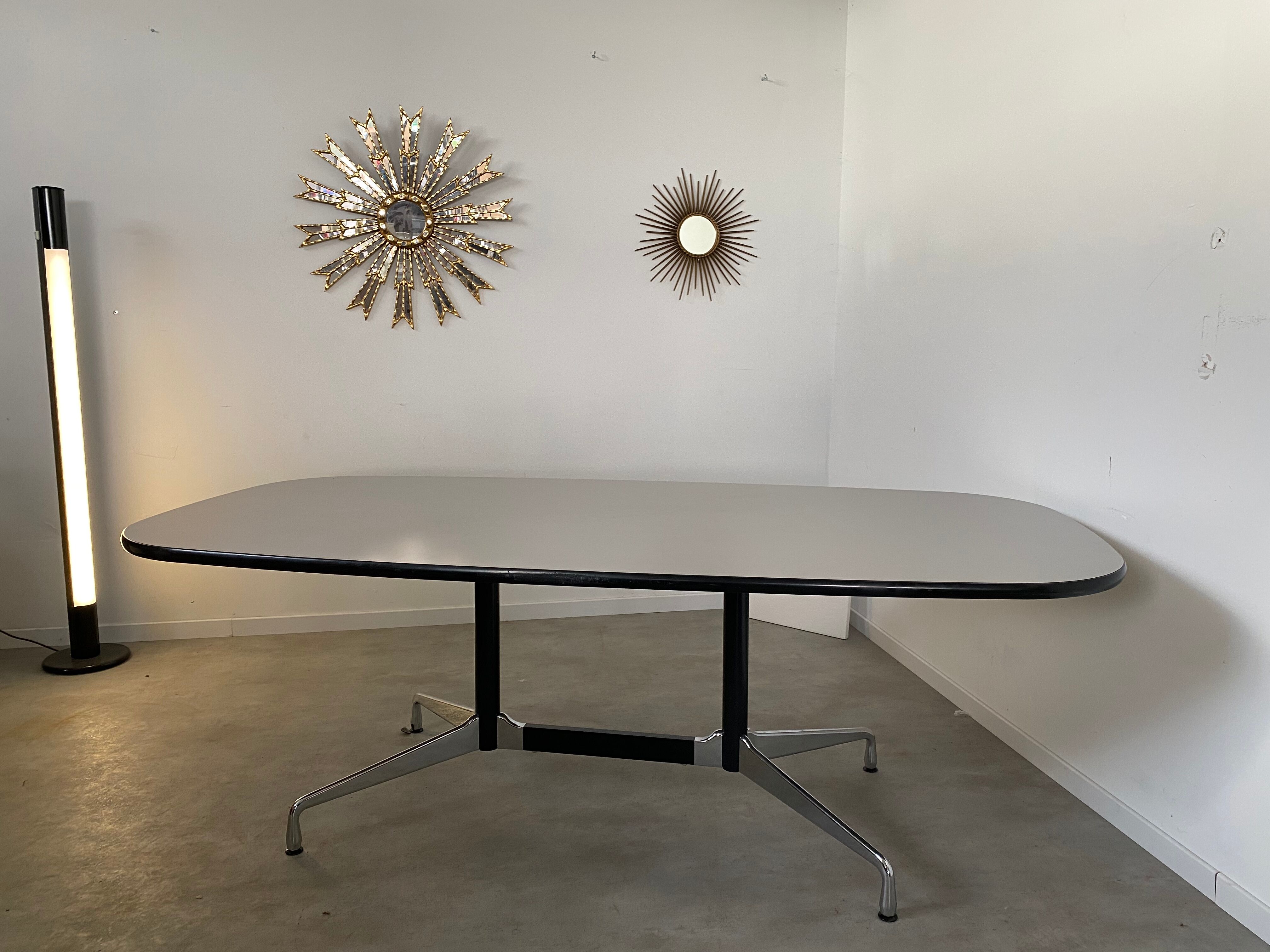 Table room table conference by Charles Ray Eames for Vitra