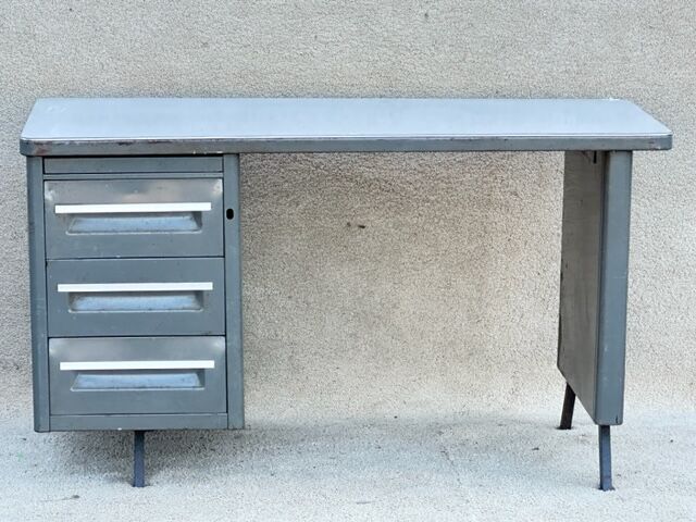 Bureau industriel Strafor des années 1940