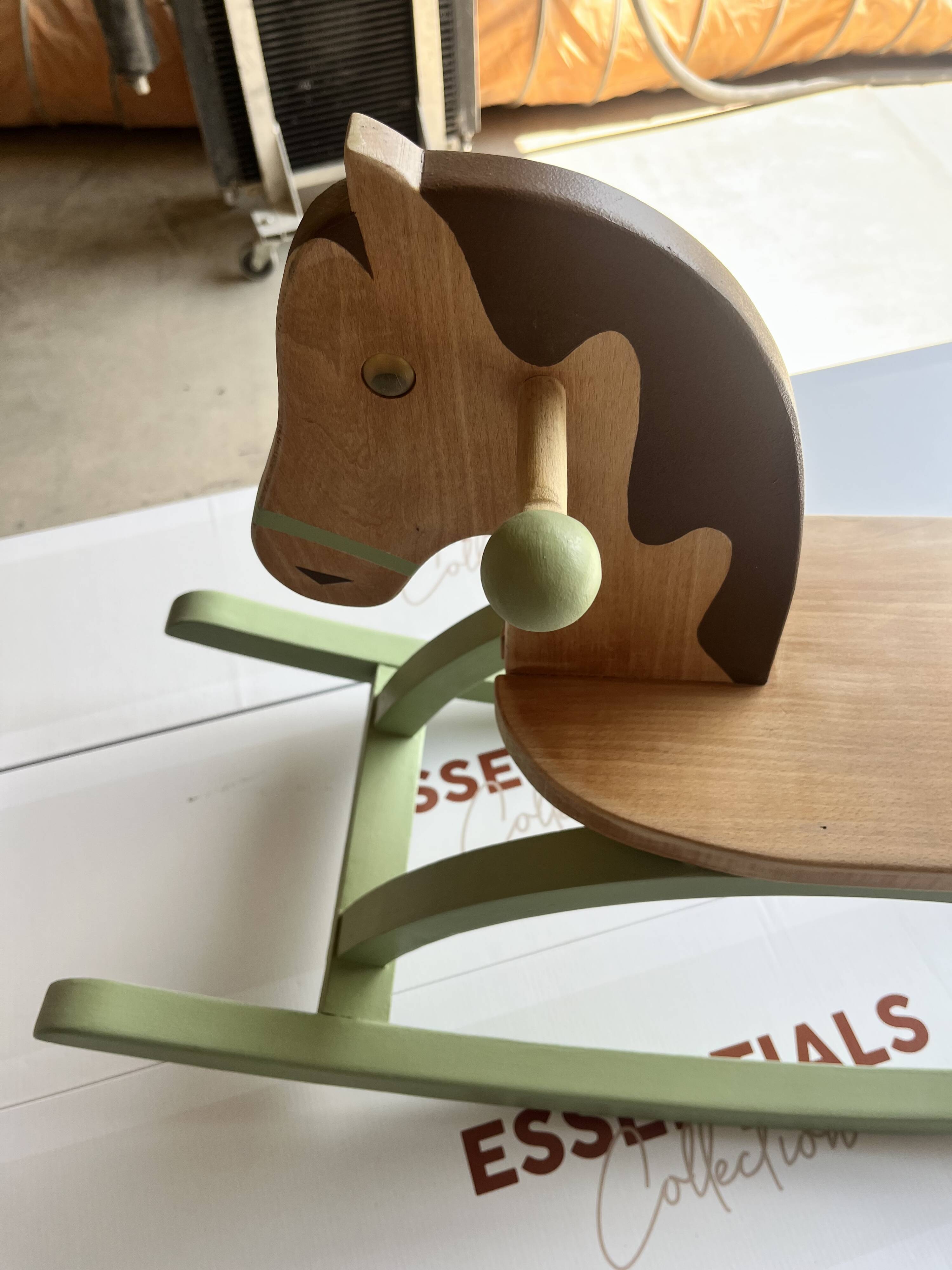 Cheval à bascule enfant