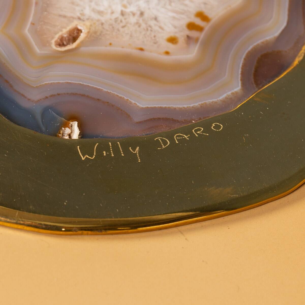 Une paire de tables d'appoint en bois laqué belge et en agate par willy daro c.1970