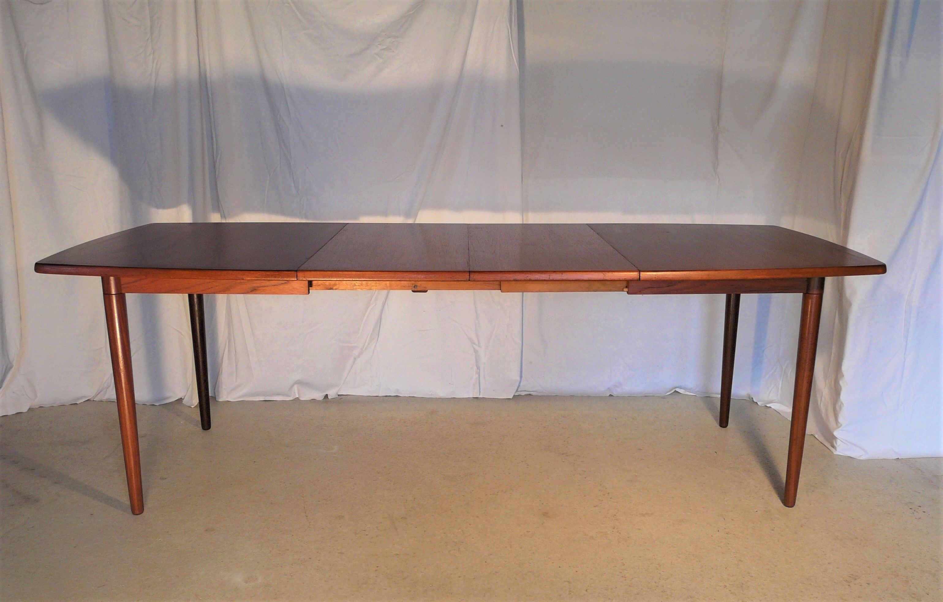 Scandinavian vintage extendable rectangular table
