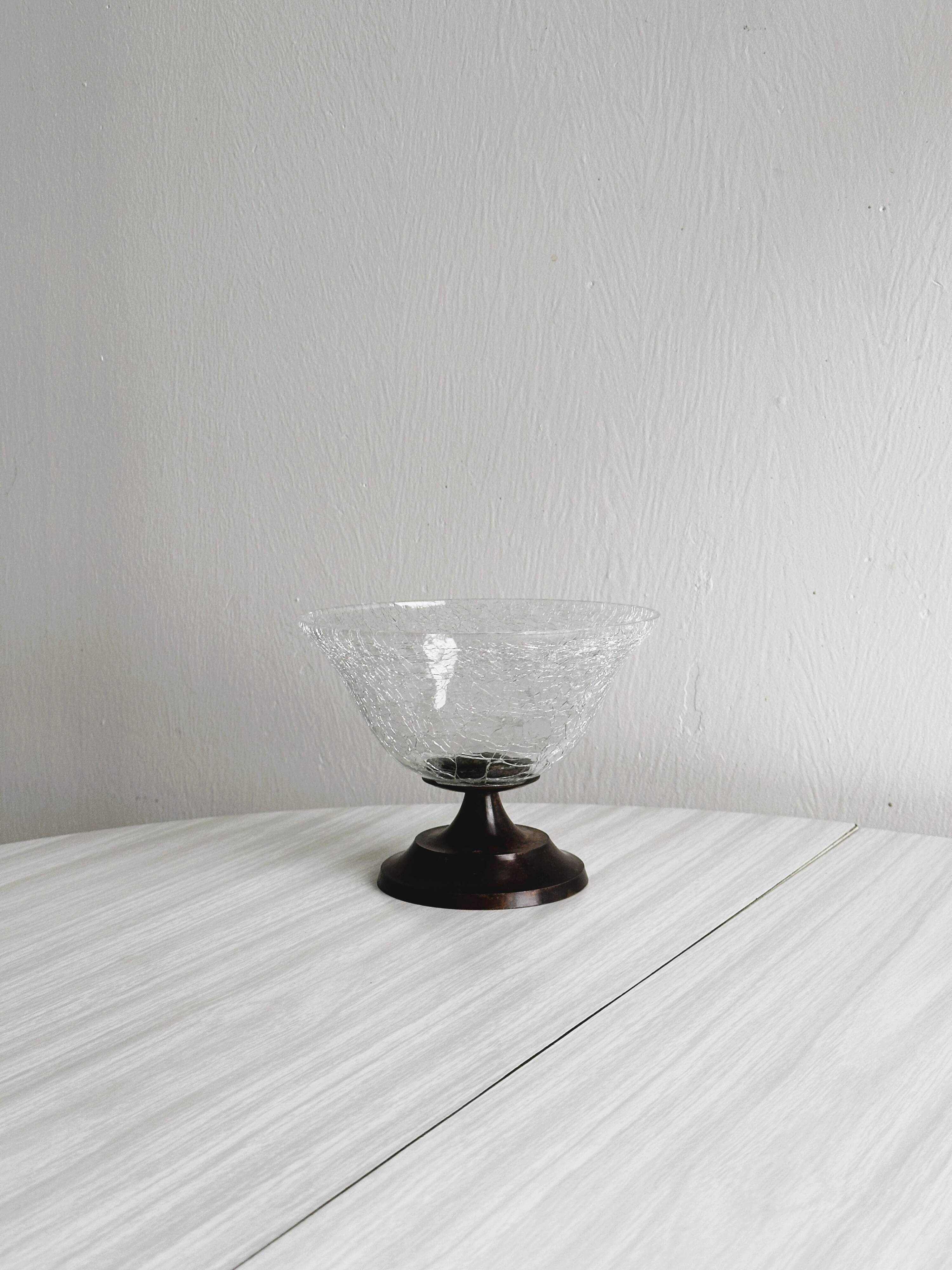 Petite coupe sur pied en verre craquelé