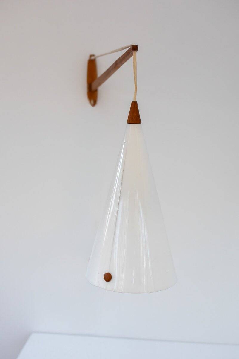 Mid-century Swedish wall lamp in teak by Uno and Östen Kristiansson for Luxus, 1960s