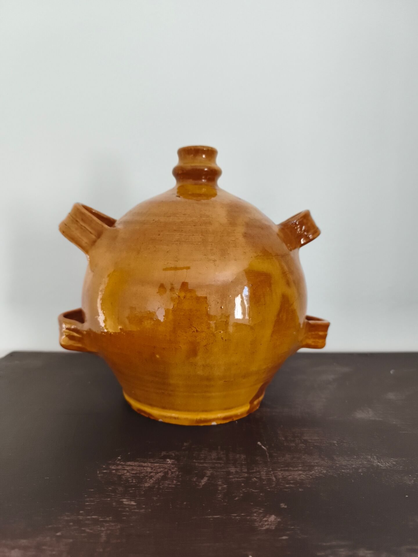 Yellow Provençal jar in terracotta.