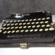Machine à écrire ancienne Remington portable