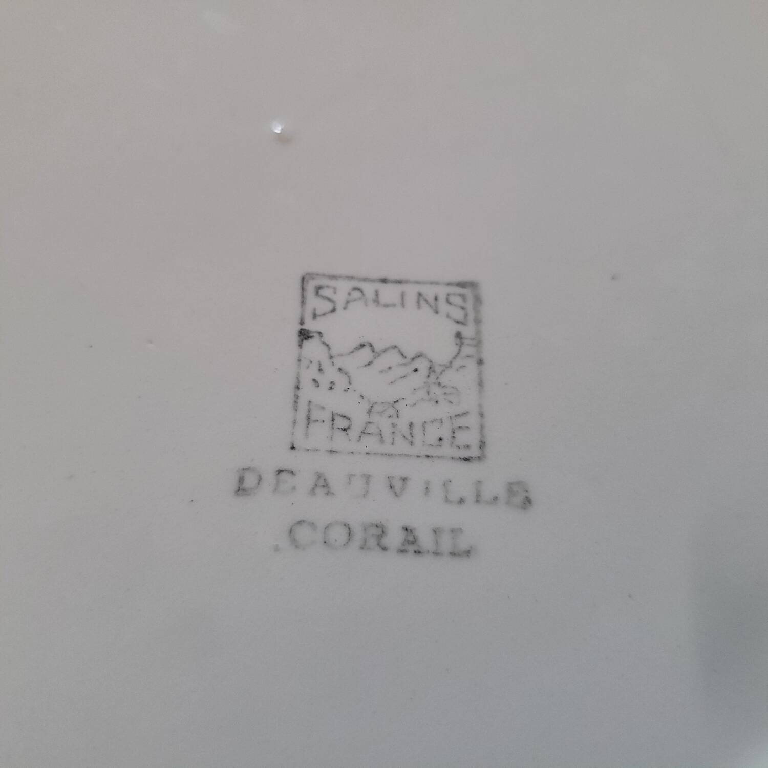 Plat texturé Salins Deauville Corail. Années 60
