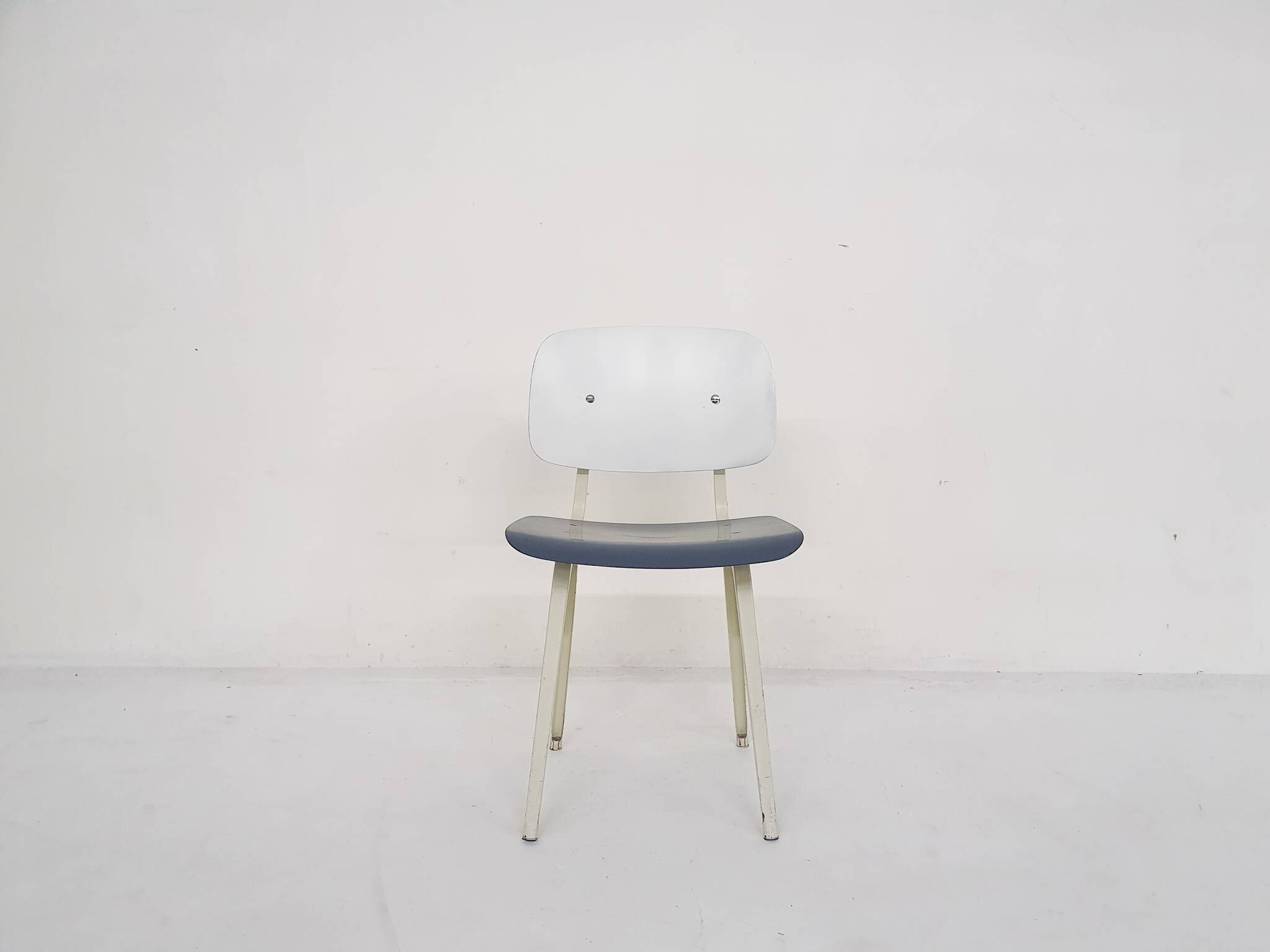 Chaise de salle à manger Friso Kramer pour Ahrend de Cirkel, Pays-Bas 1950's