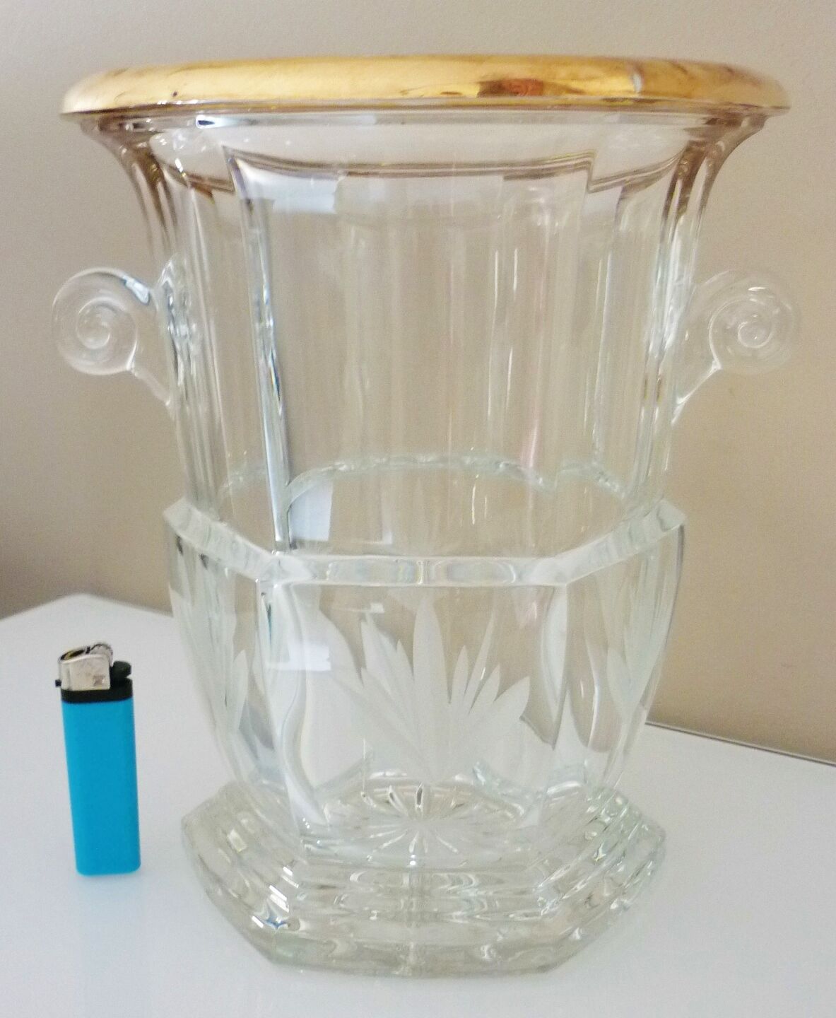 Champagne bucket in cut, engraved, thick crystal, signed "cristal de Lorraine"