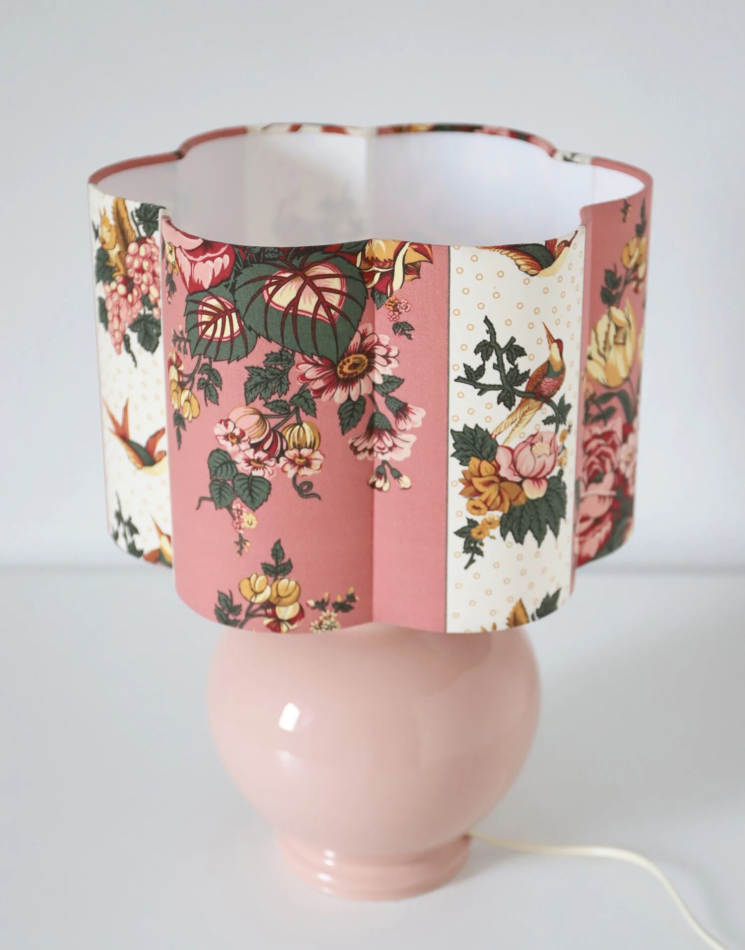 Vintage table lamp in powder pink ceramic – Unique edition