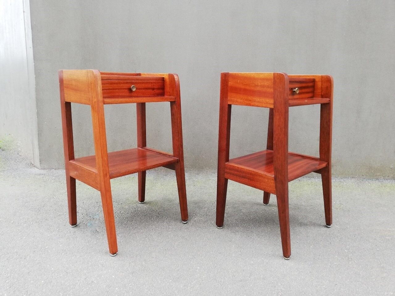 Paire de tables de chevet années 50