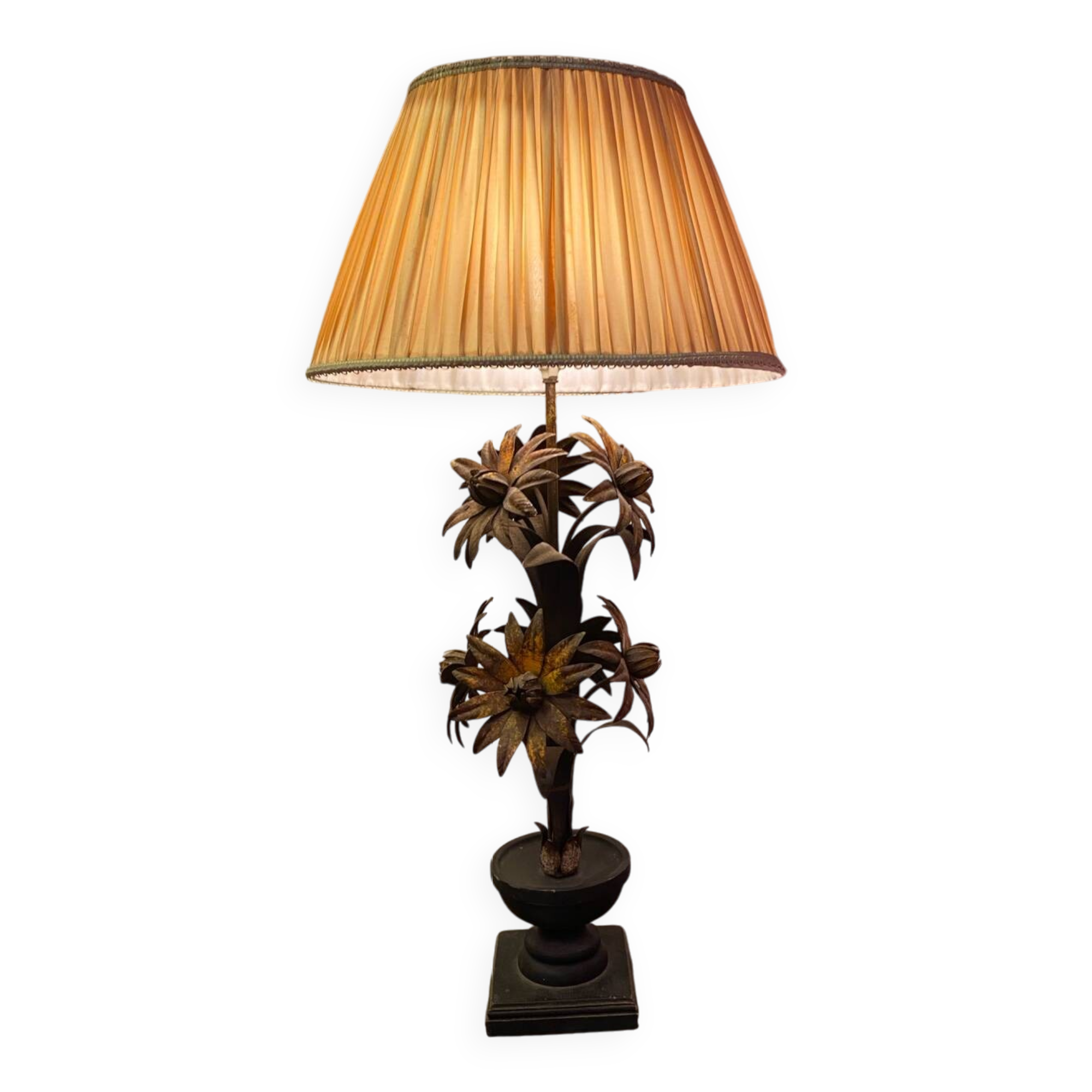 Metal flower lamp with wooden base
