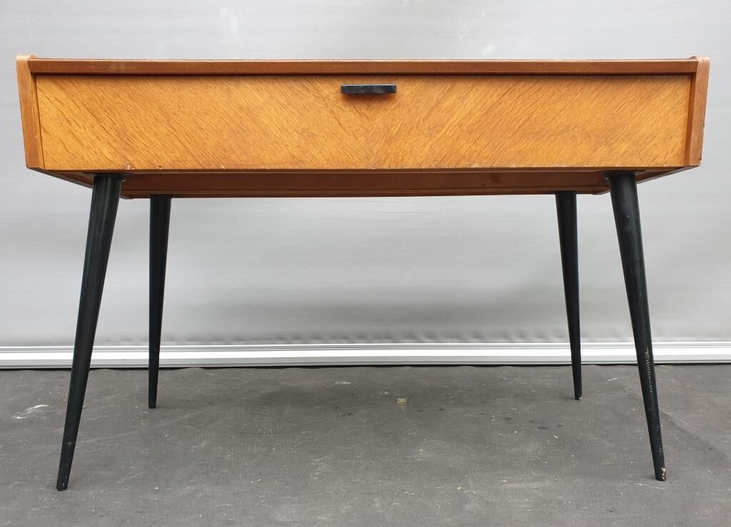 Console serves Singer Scandinavian design 1960