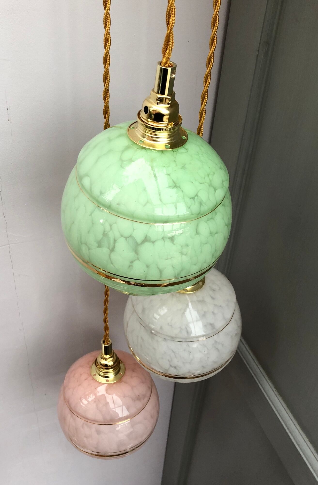 Suspension cascade three lights vintage globes in clichy glass pink white and green