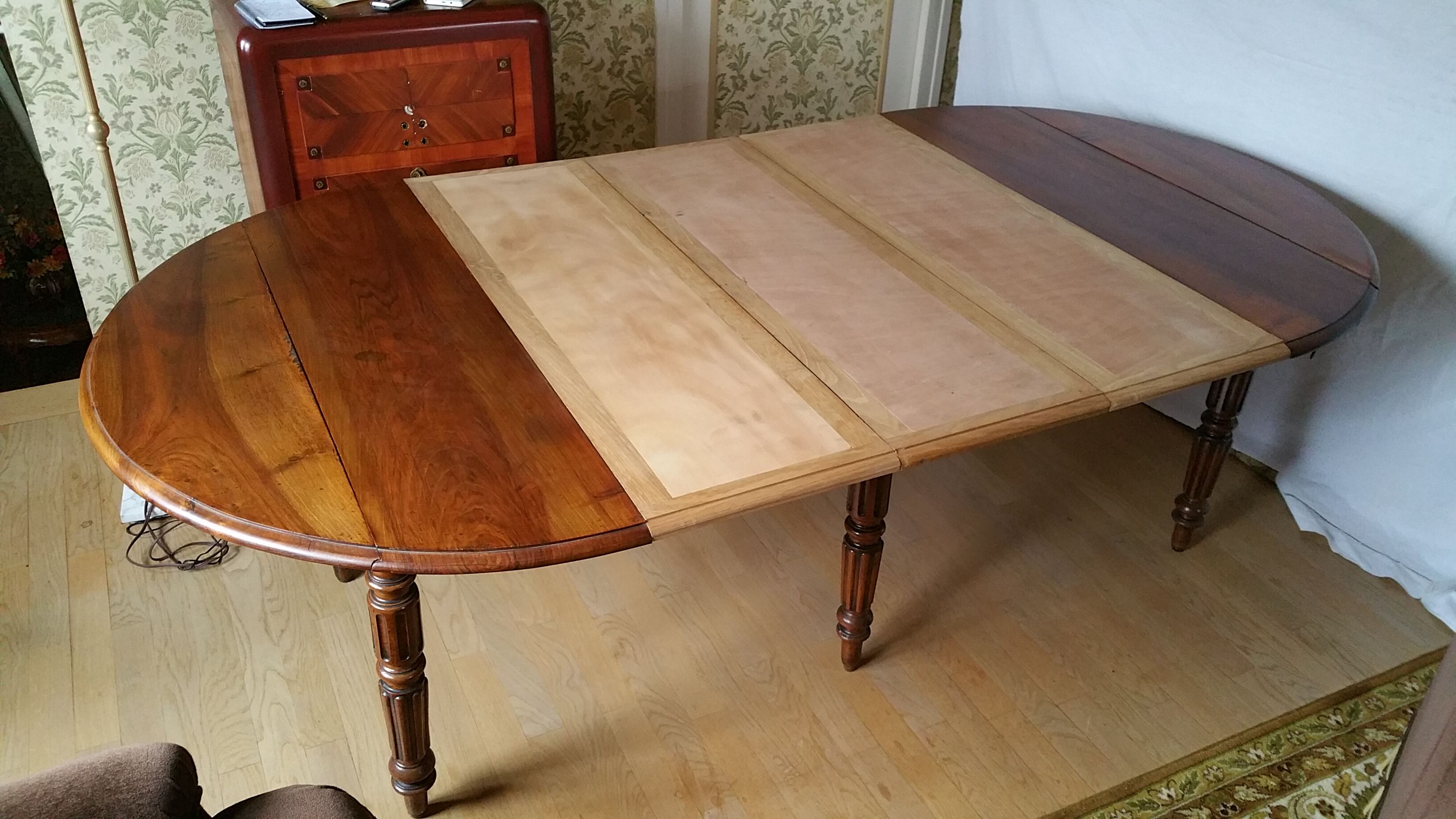 Round table cherry wood shutters, 6 feet, extendable 10/12 cutlery