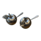 2 salières ou poivrières en forme de pomme.