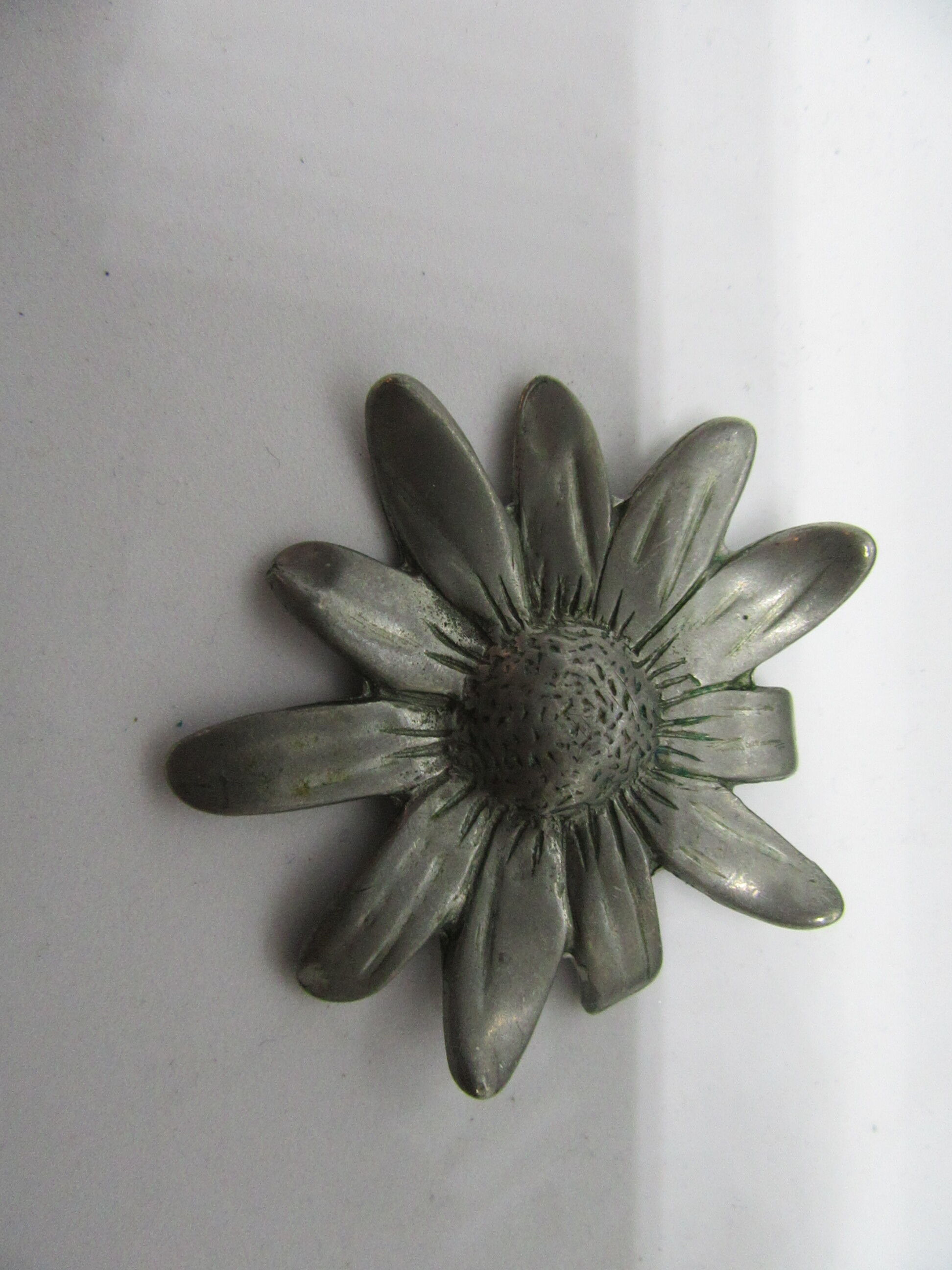 Tin knife holder