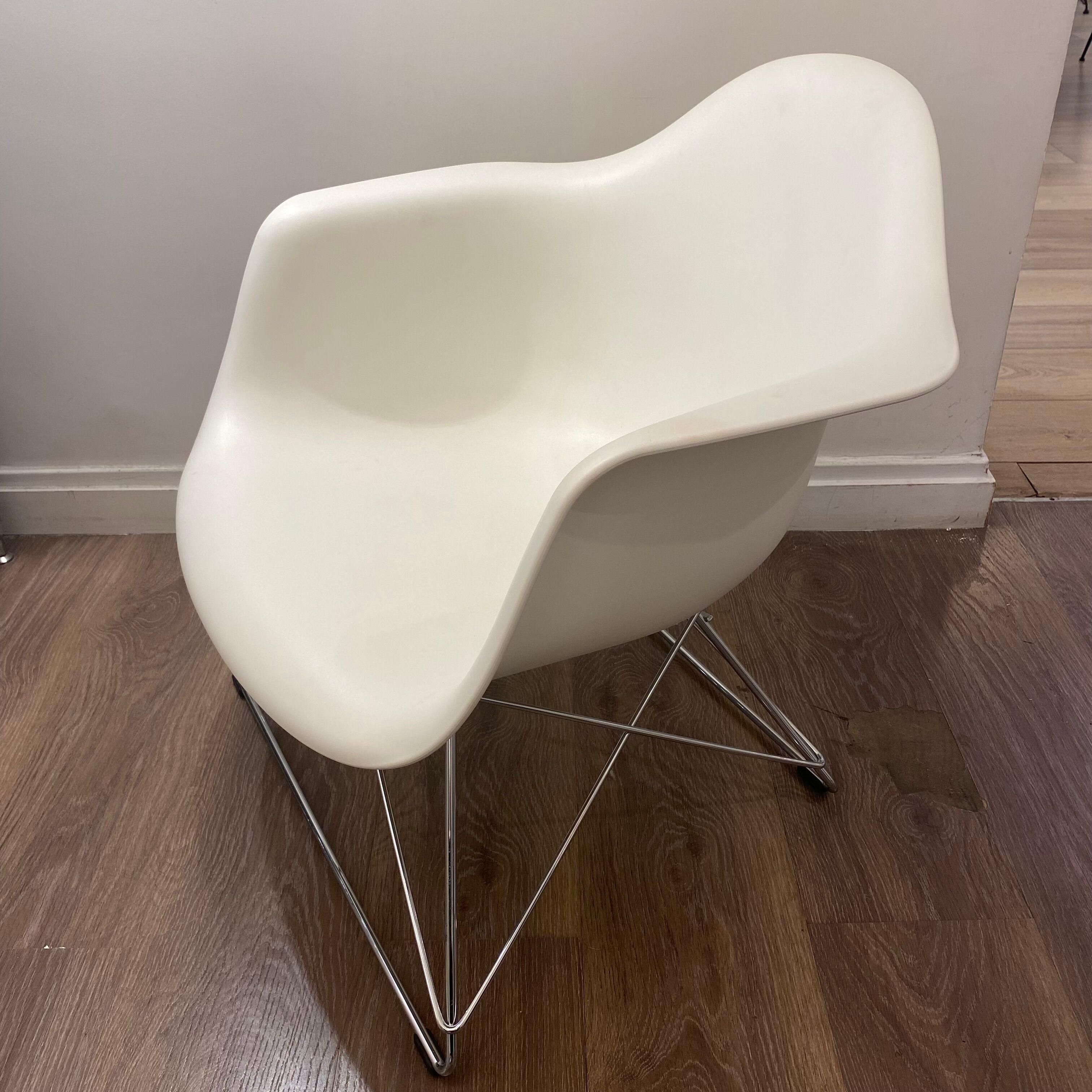 LAR armchair Charles & Ray Eames, Vitra