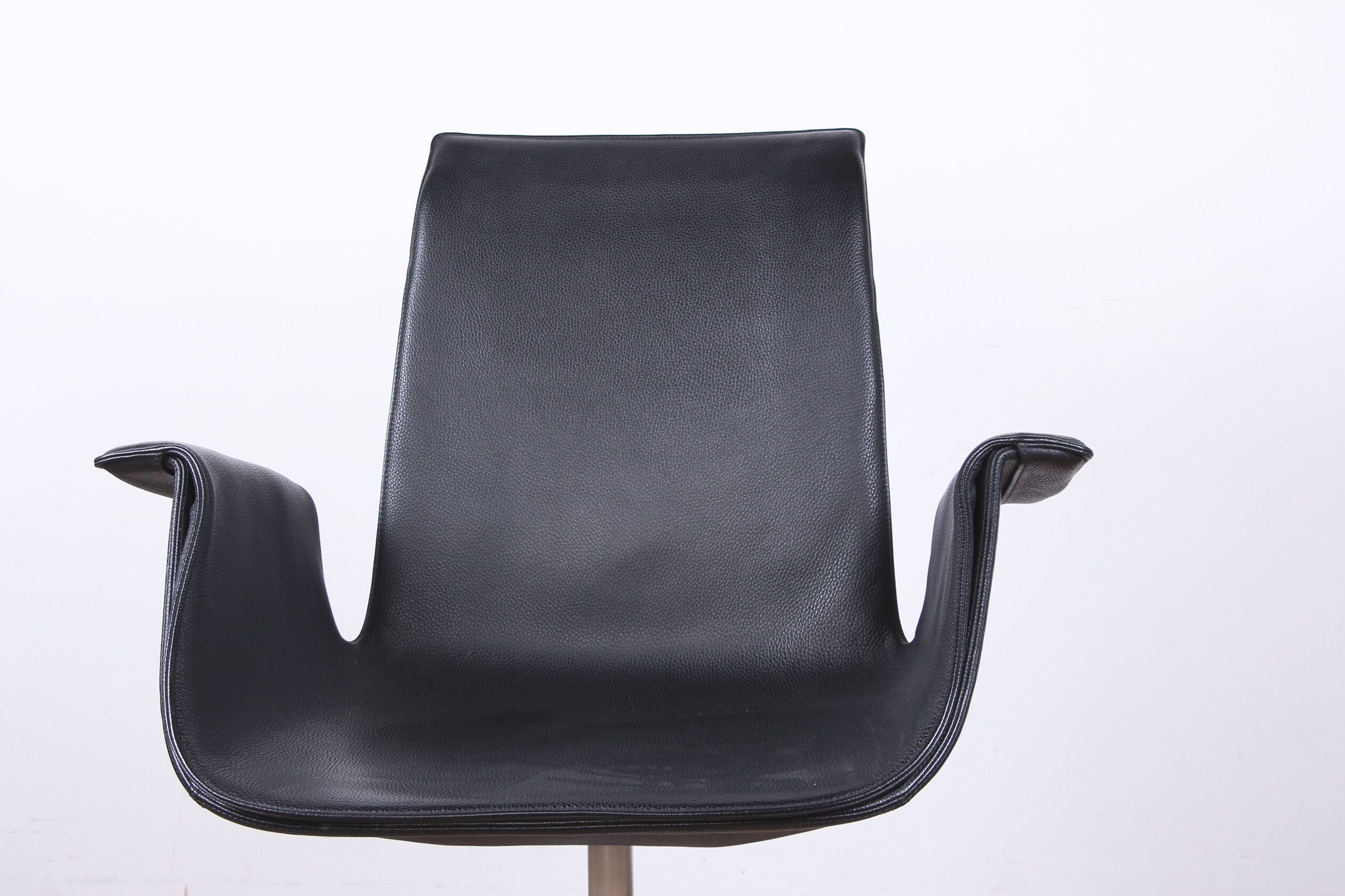 Danish armchair in Leather and Chrome Steel, model FK 6725 or "Tulip chair" by Preben Fabricius.
