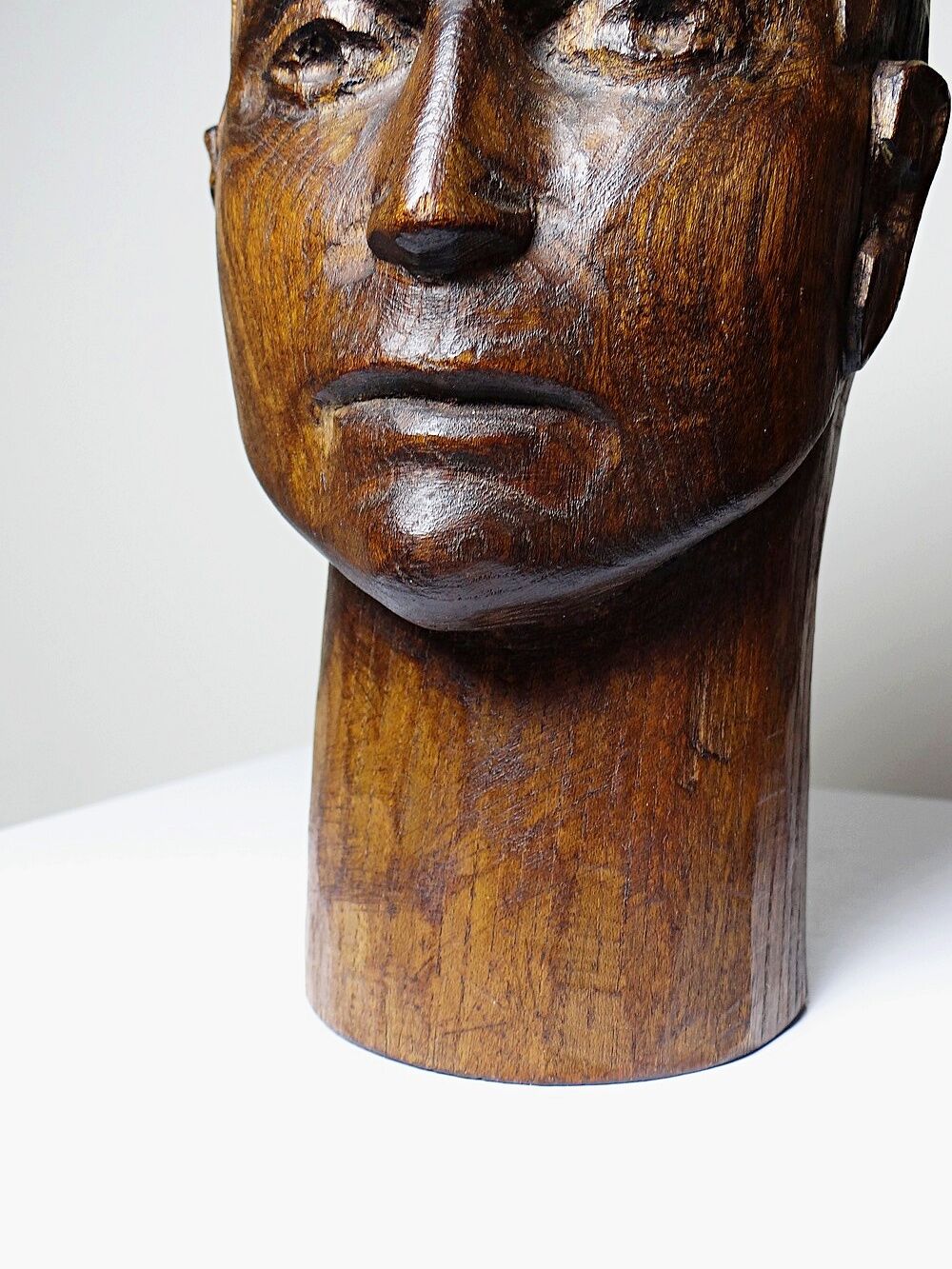 Monoxyle wood sculpture of a man's head, vintage craftsmanship from the 1950s.