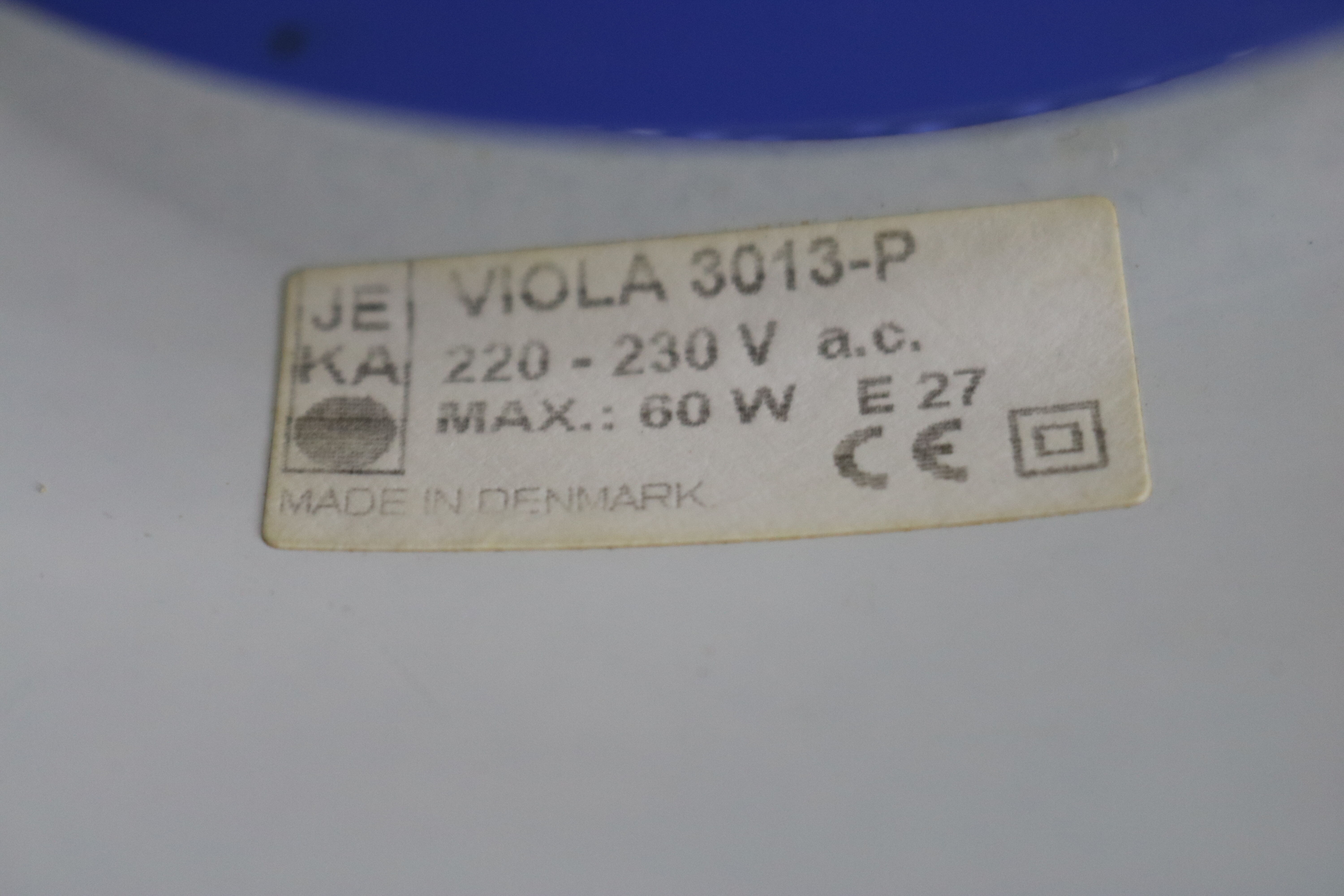 Suspension bleue par Jeka Metaltryk - Modèle Viola type 3013P