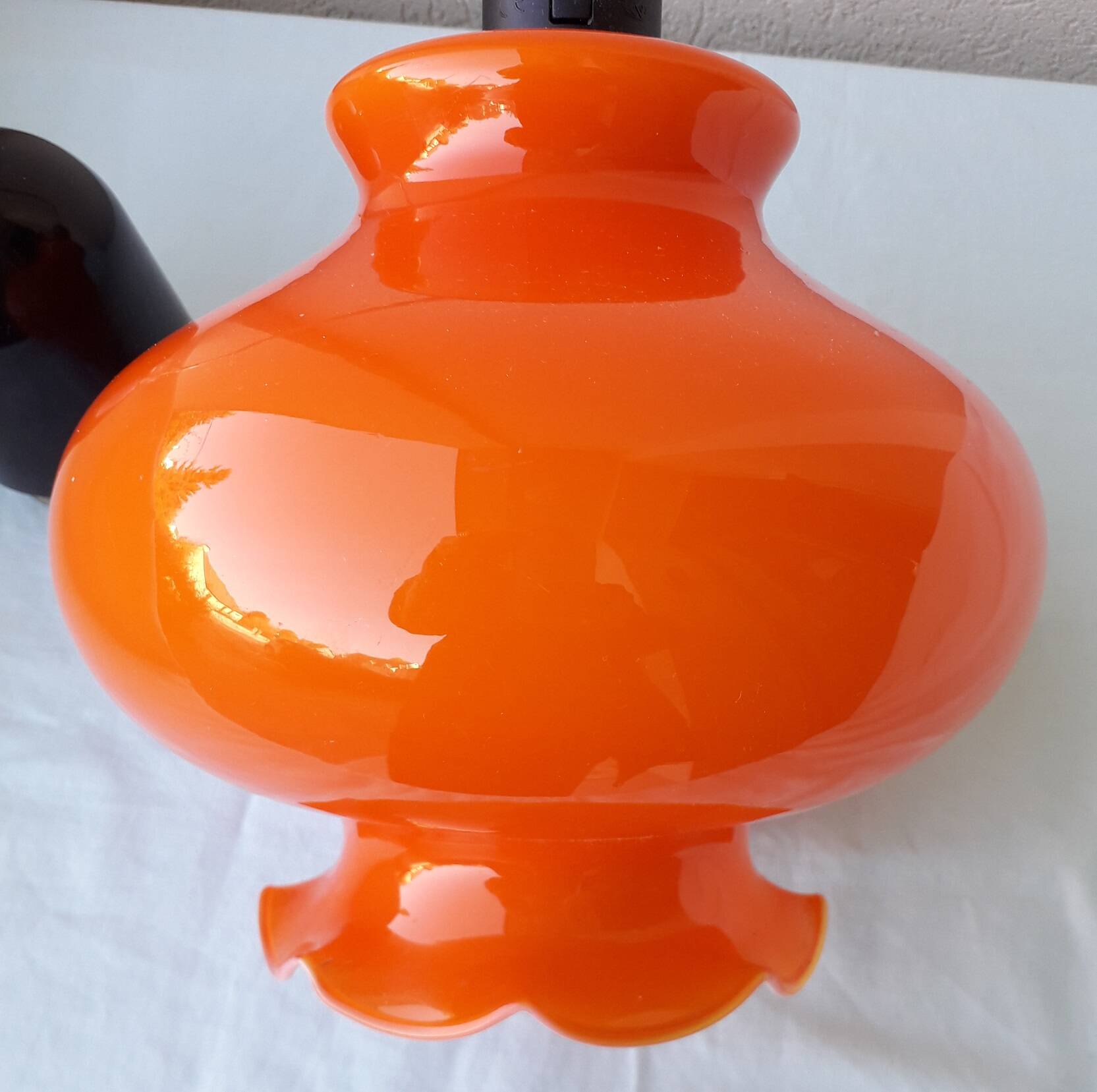 Suspension orange en opaline
