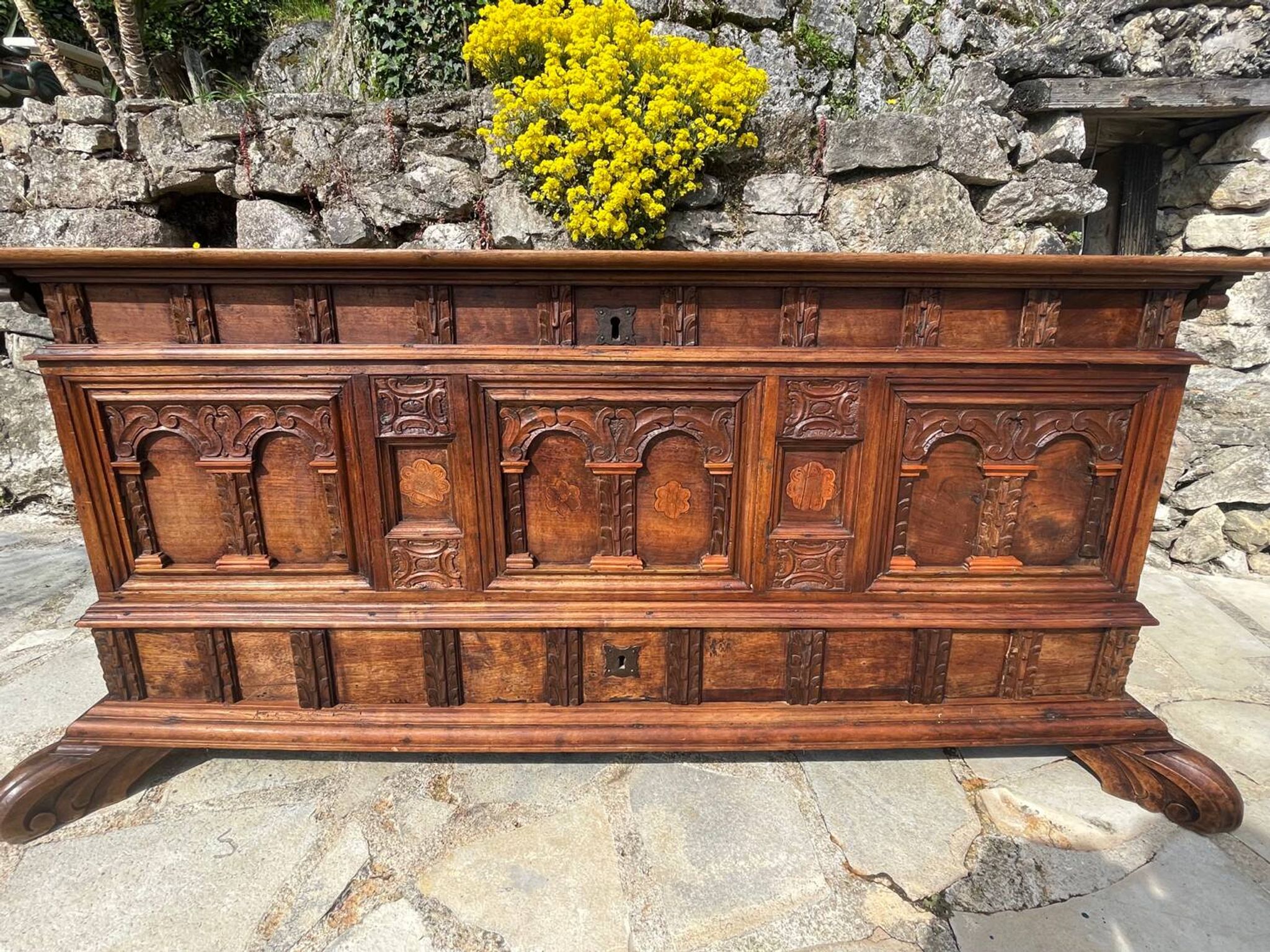 Magnificent walnut chest from the 17th century.