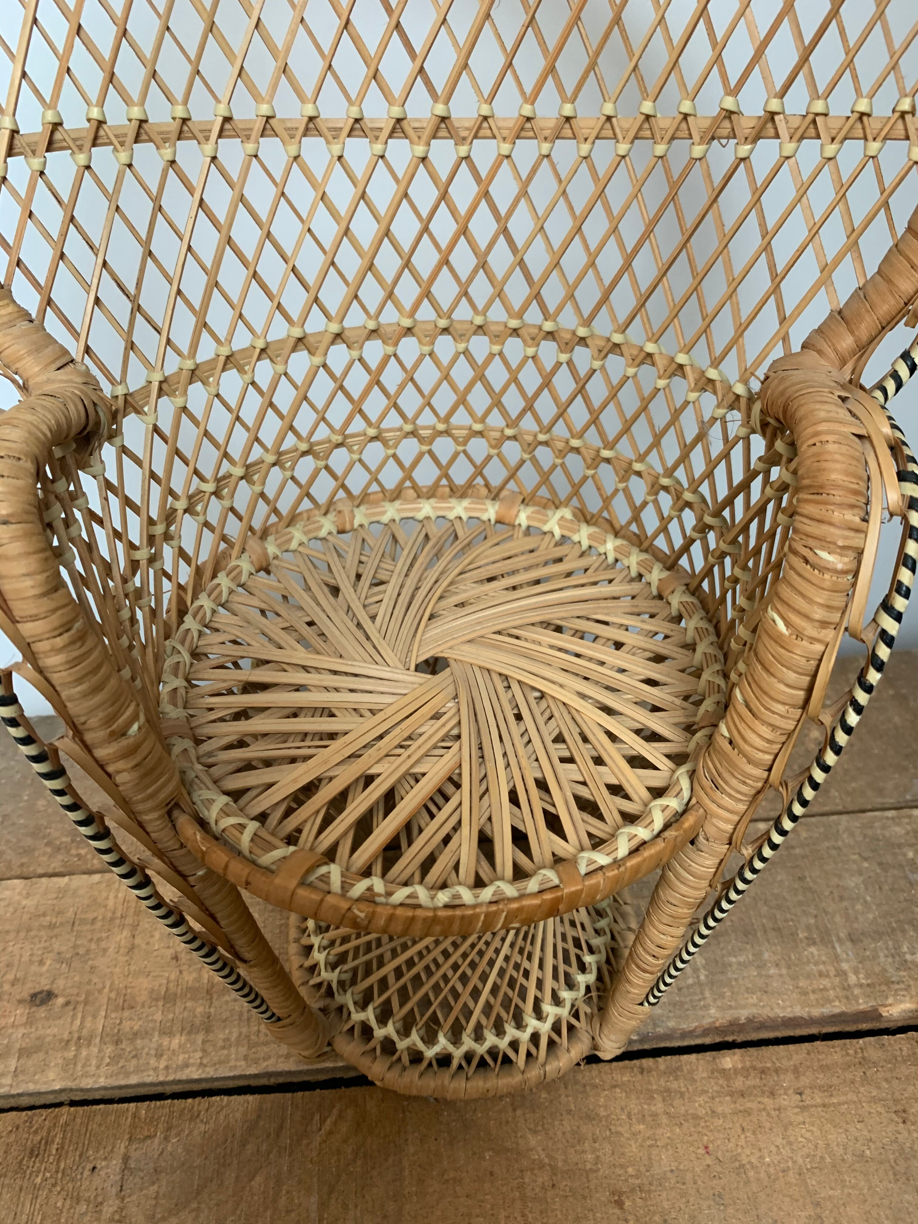 Emmanuelle doll chairs