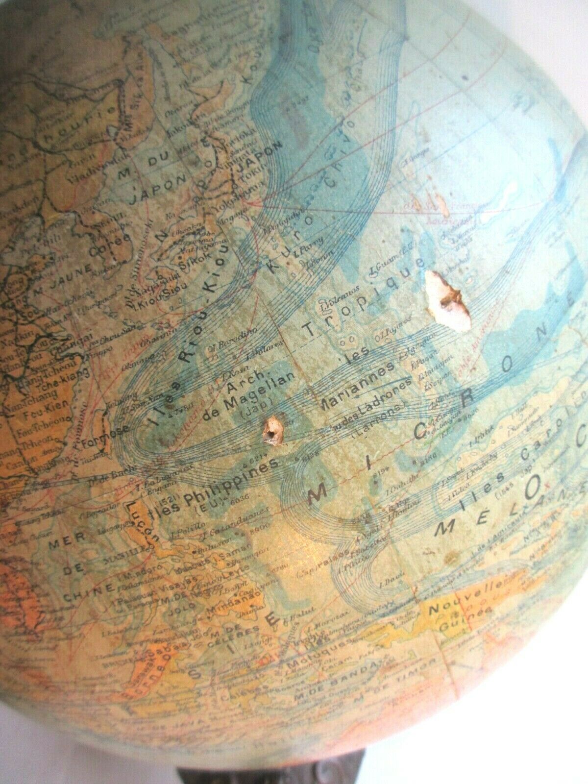 World map, Napoleon III Globe edited by FOREST, cast-iron tripod foot