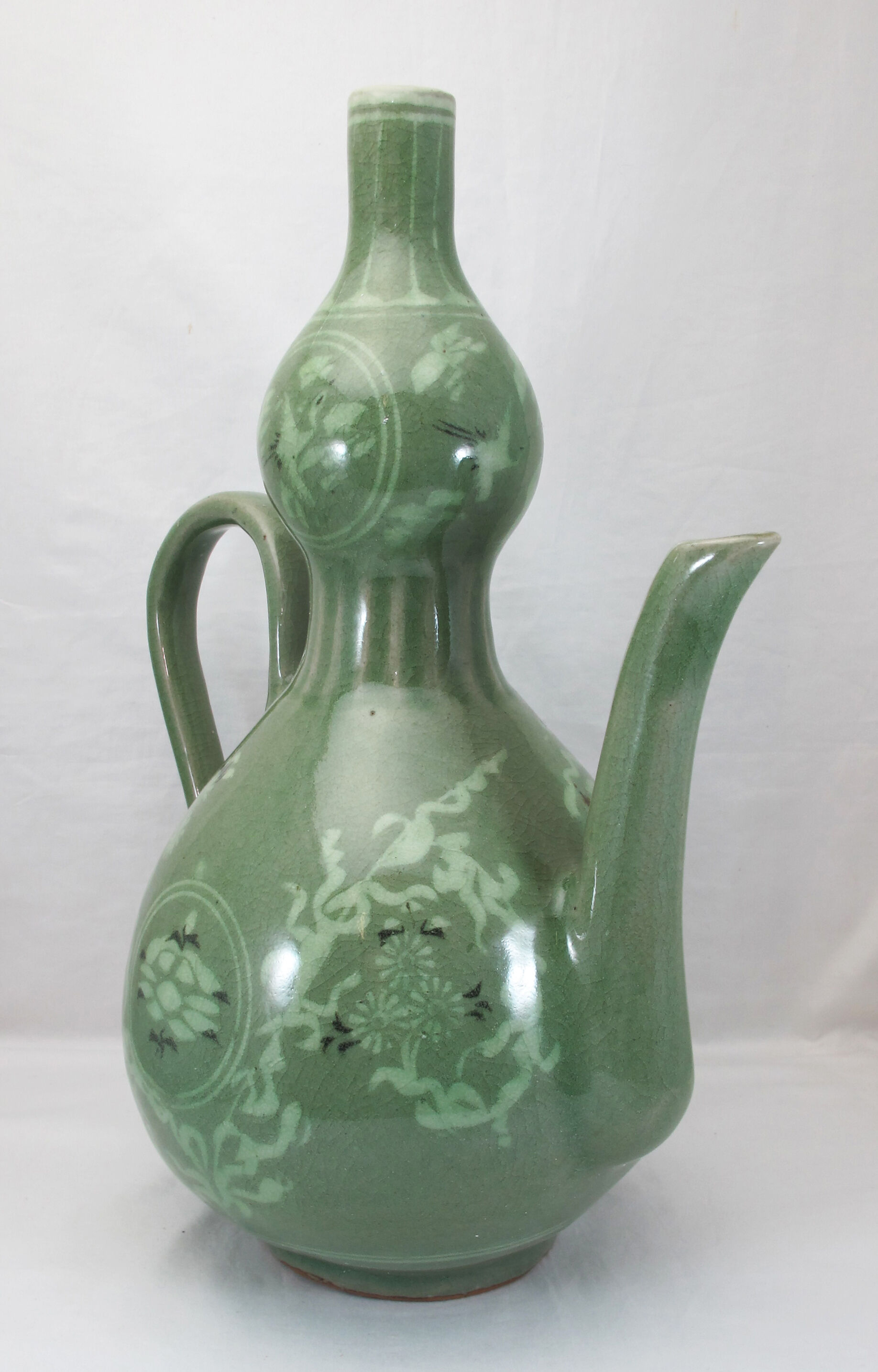 Asian Korean celadon porcelain pourer
