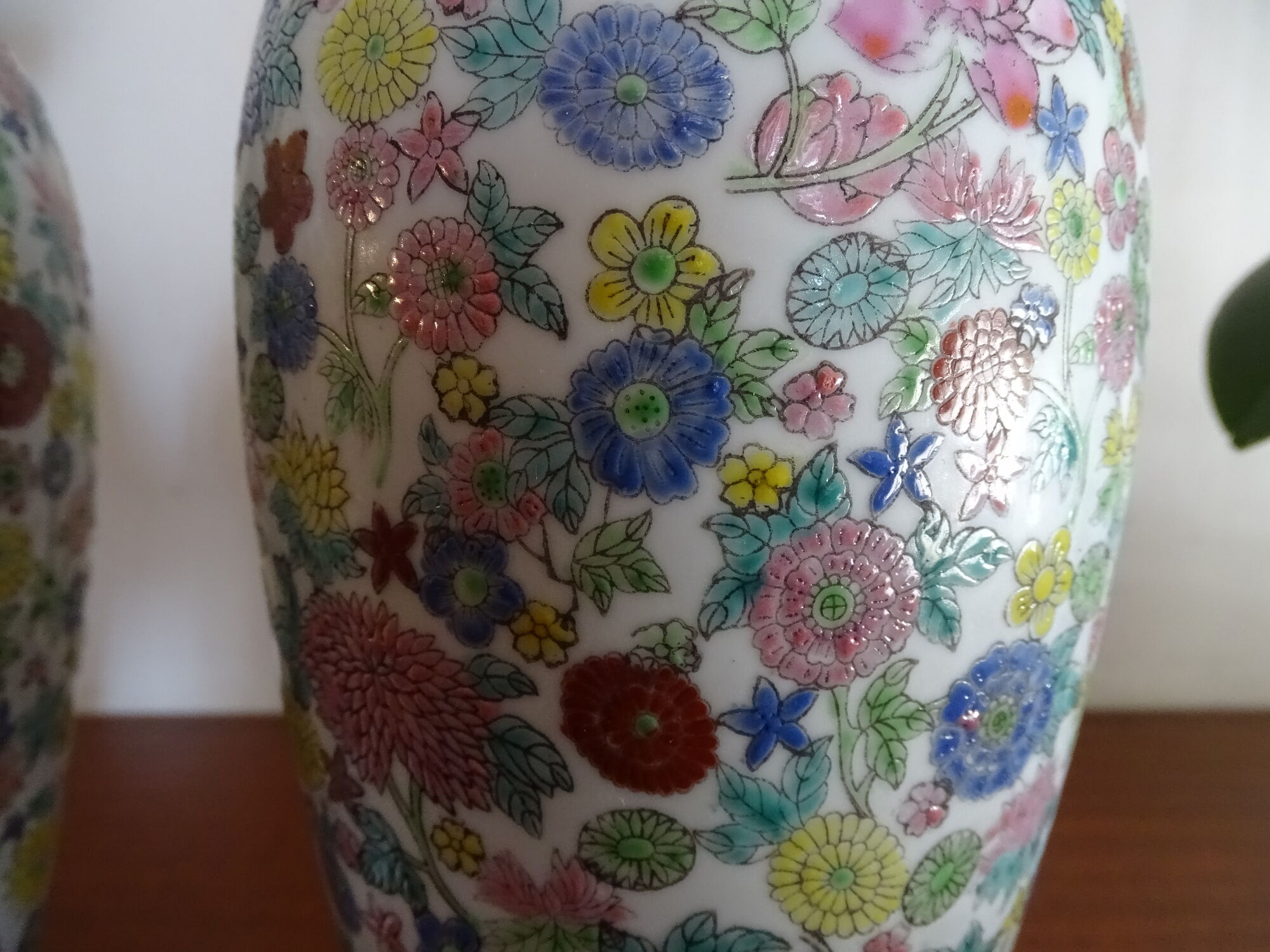Pair of Chinese thousand flower vases - 20th century pink family period - 31 cm