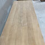 Large farmhouse table in solid wood – sturdy and welcoming