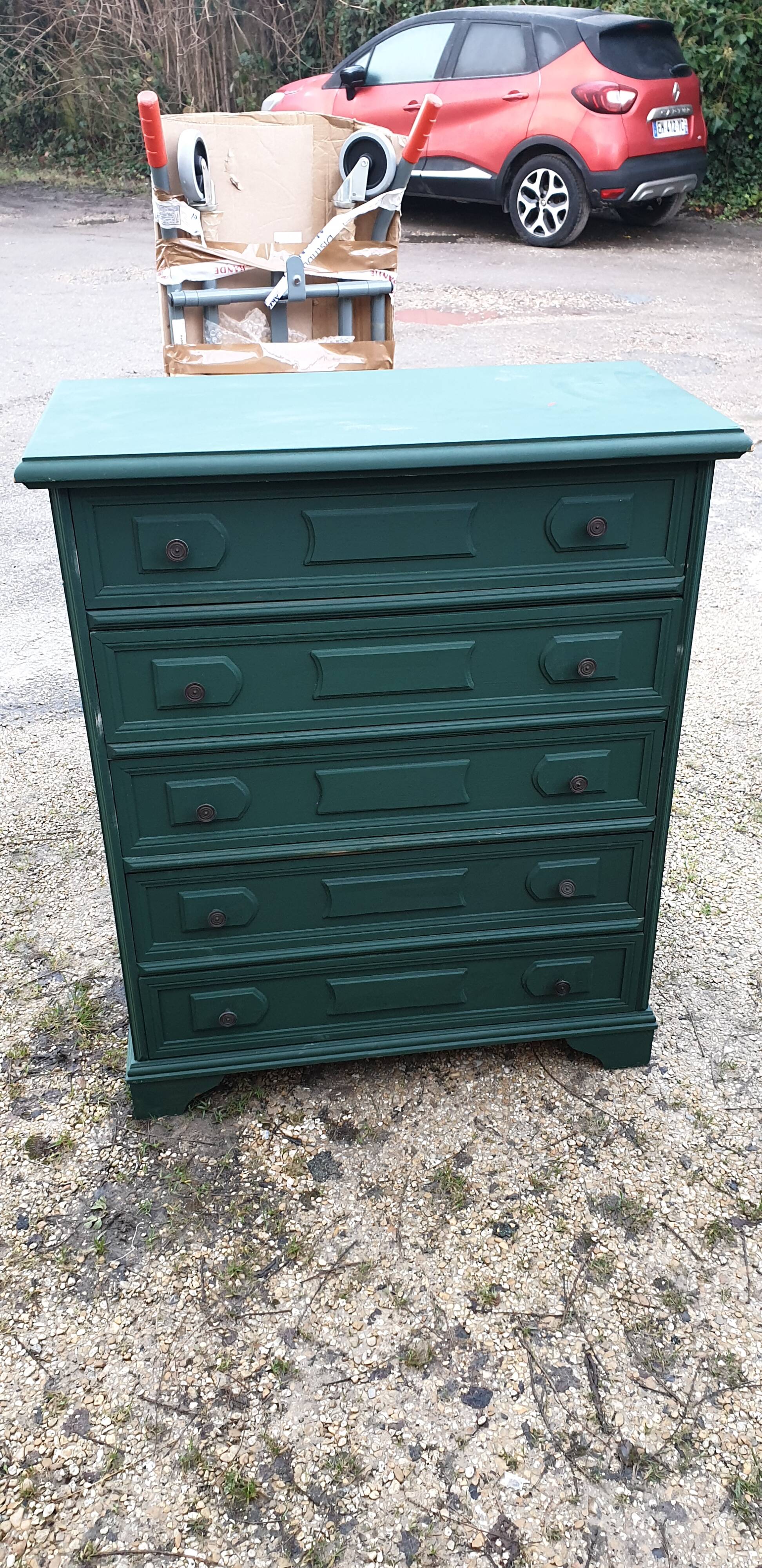 Contemporary 5-drawer chest of drawers