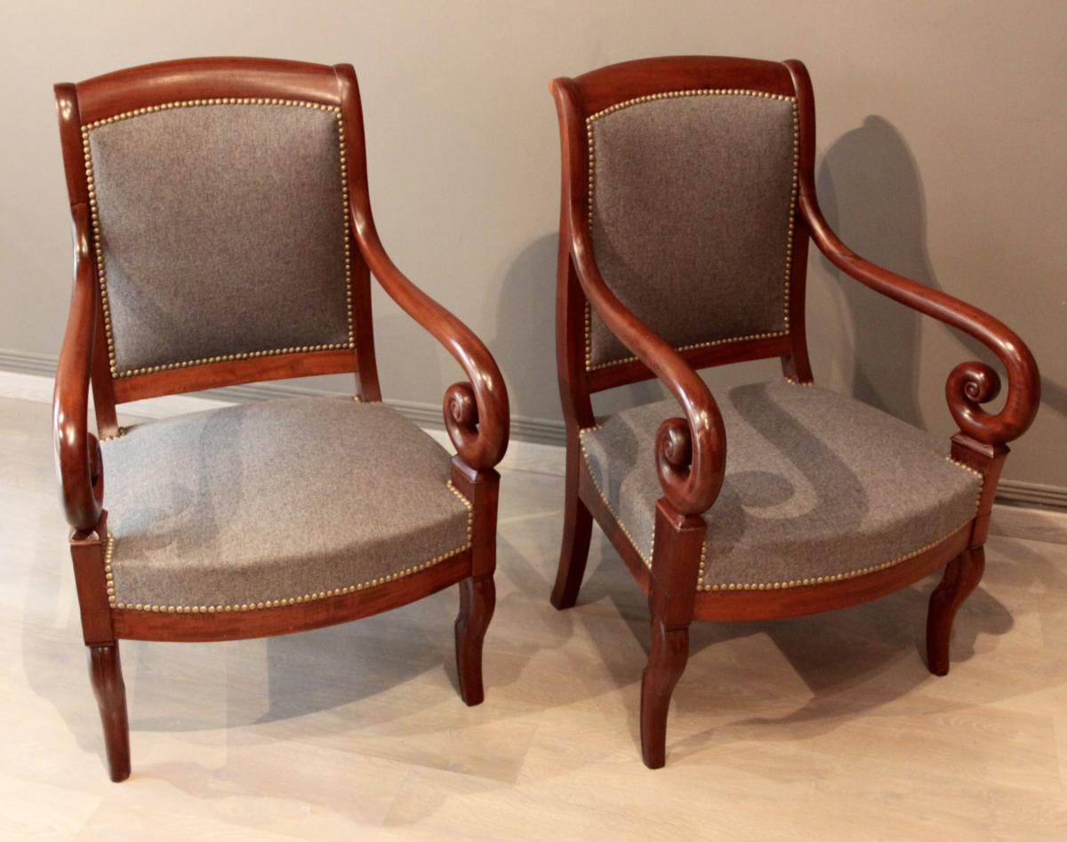 Pair of chairs of time restore mahogany