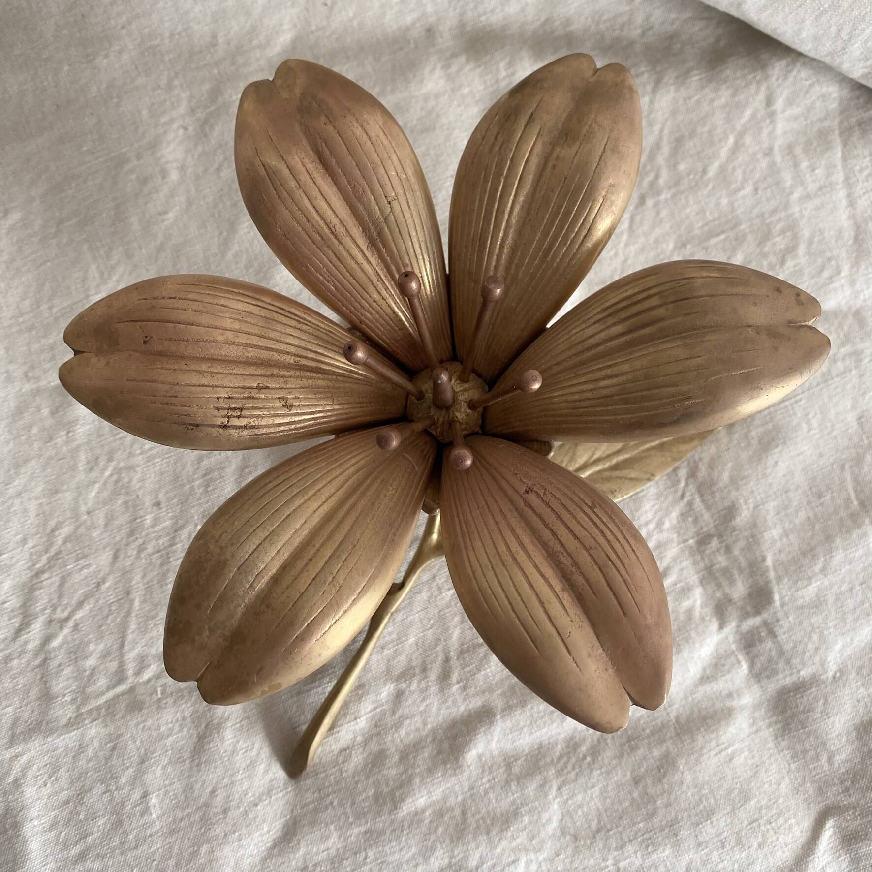 Brass flower, ashtray petals from the 60s-70s.
