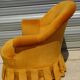 Fauteuil crapaud en velours jaune