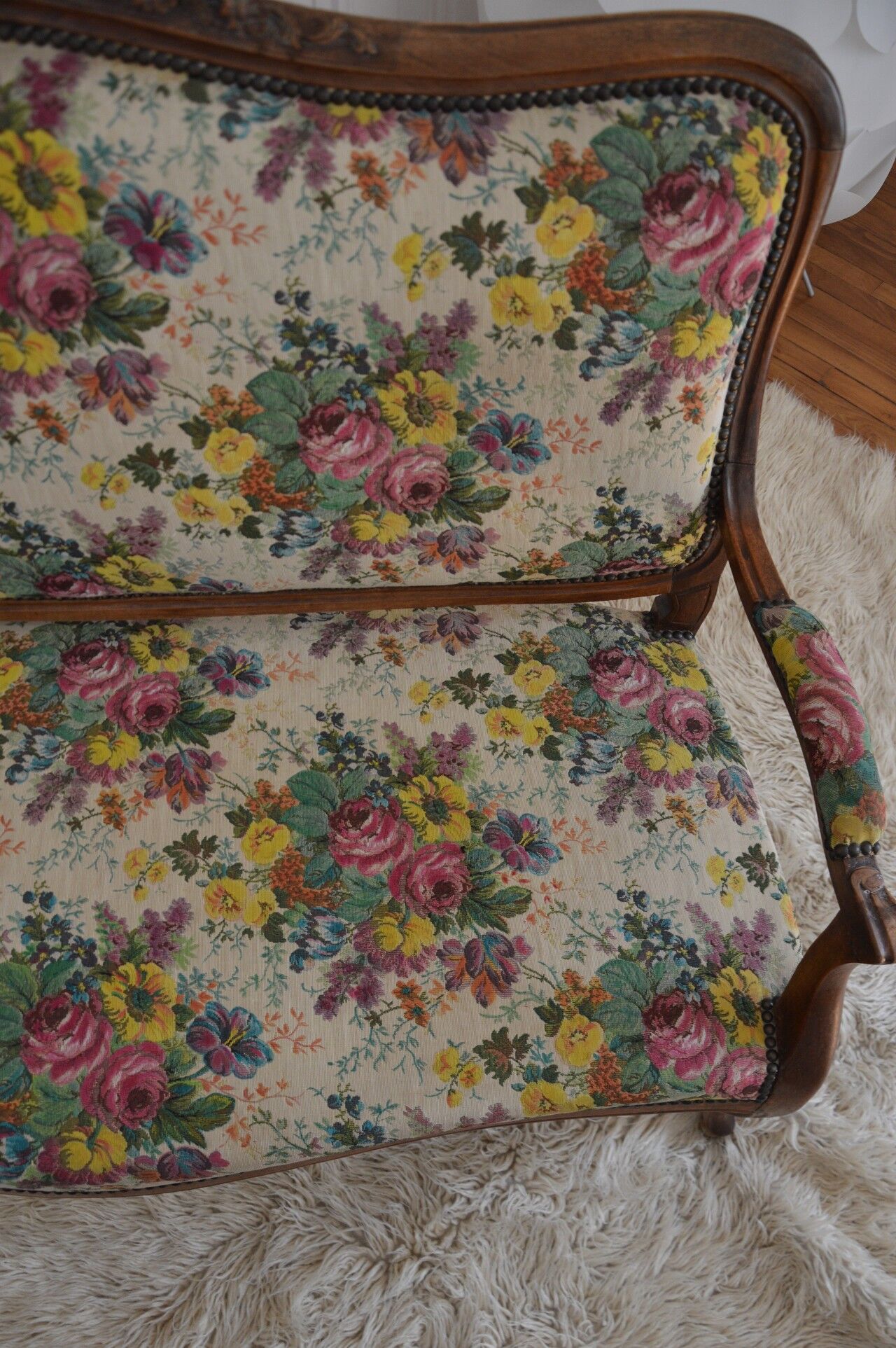 Louis XV style bench in walnut