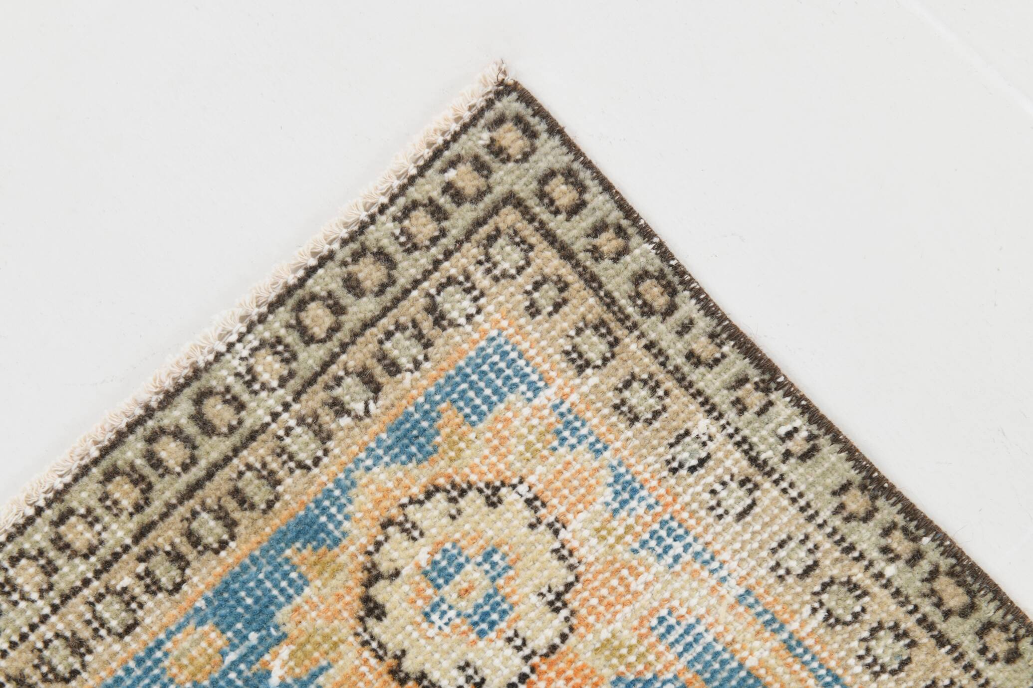 6x9 Shades Of Orange & Blue Vintage Rug, 186x289Cm