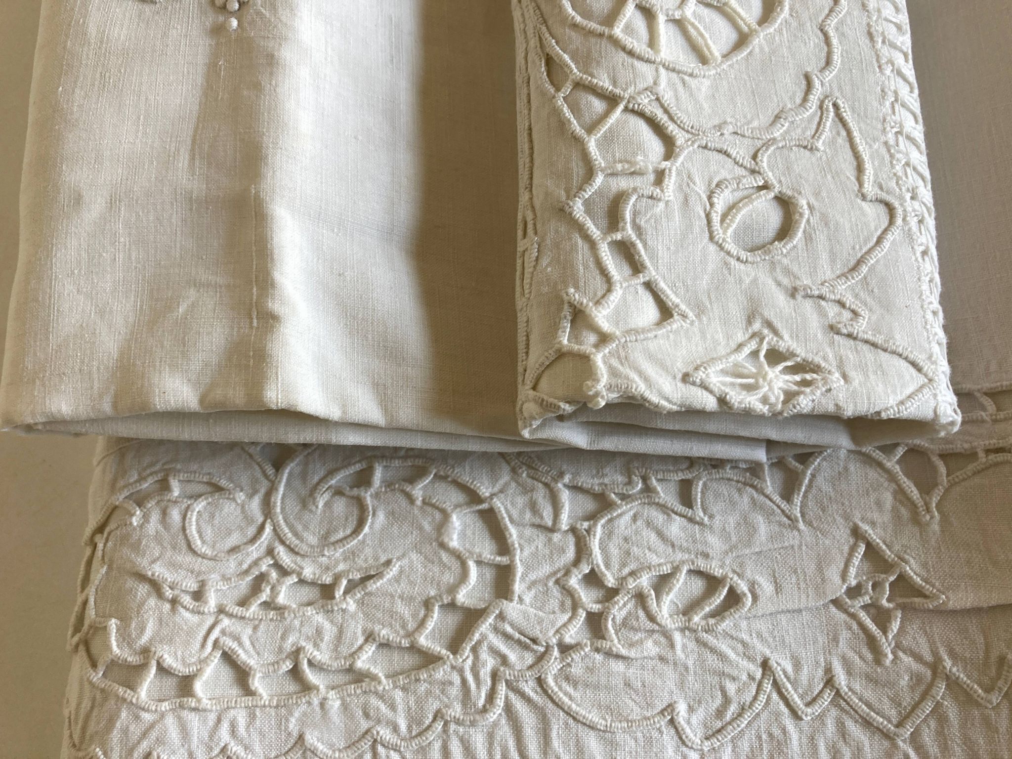 Pair of sets of chateau drape and taie 1 person 19th in embroidered linen thread Richelieu