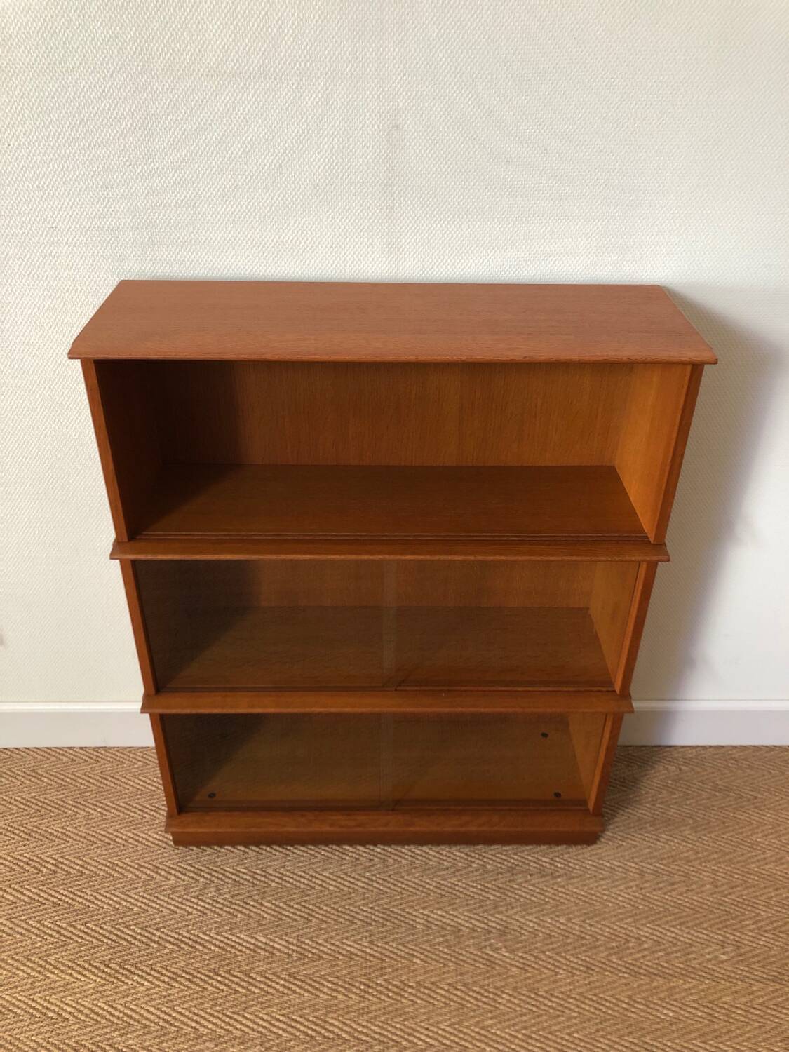 Shelf / display case